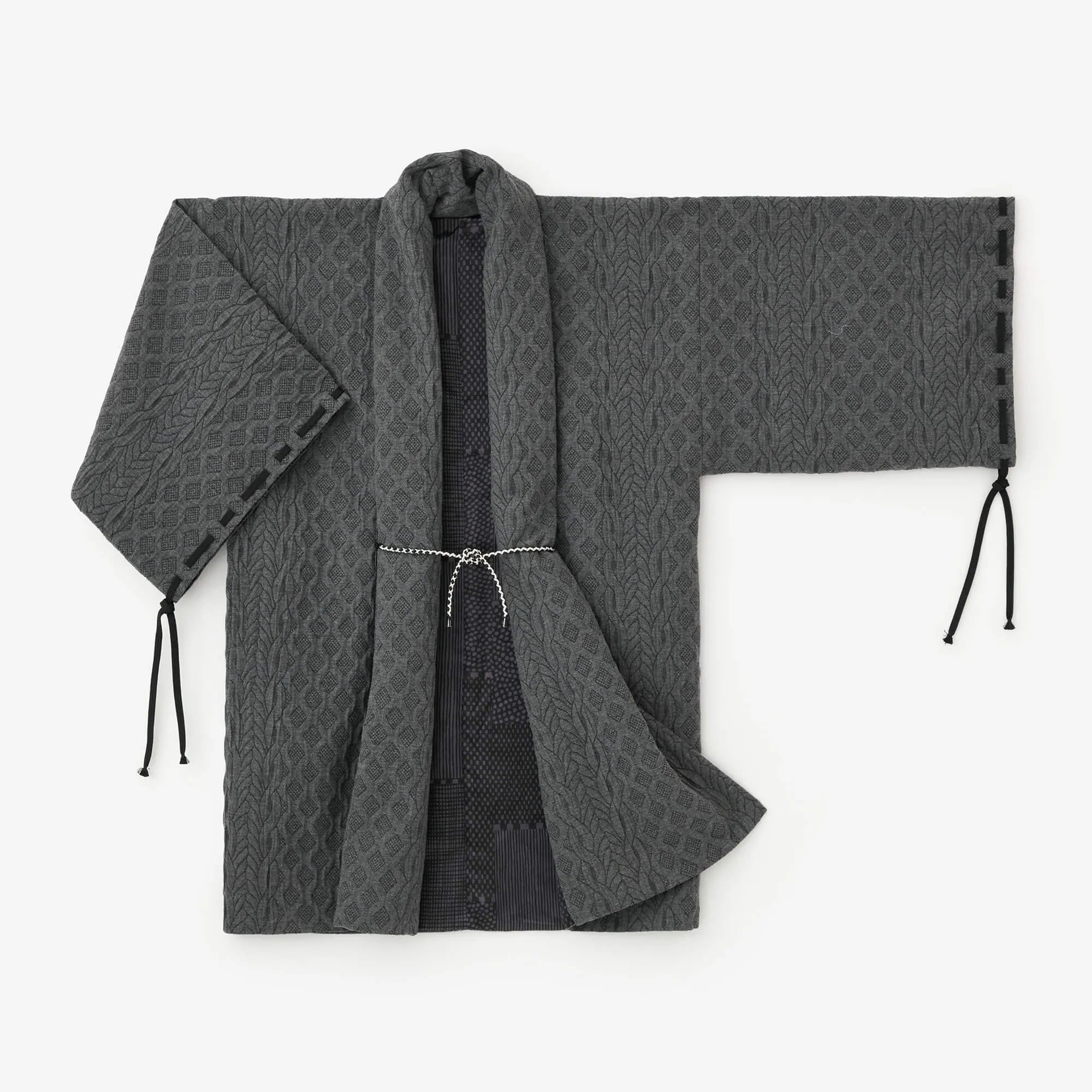 【net限定】ジャカール 宮中袖（きゅうちゅうそで） 間（けん） 袷（あわせ）／濃灰（こいはい）×間がさね（まがさね）▲