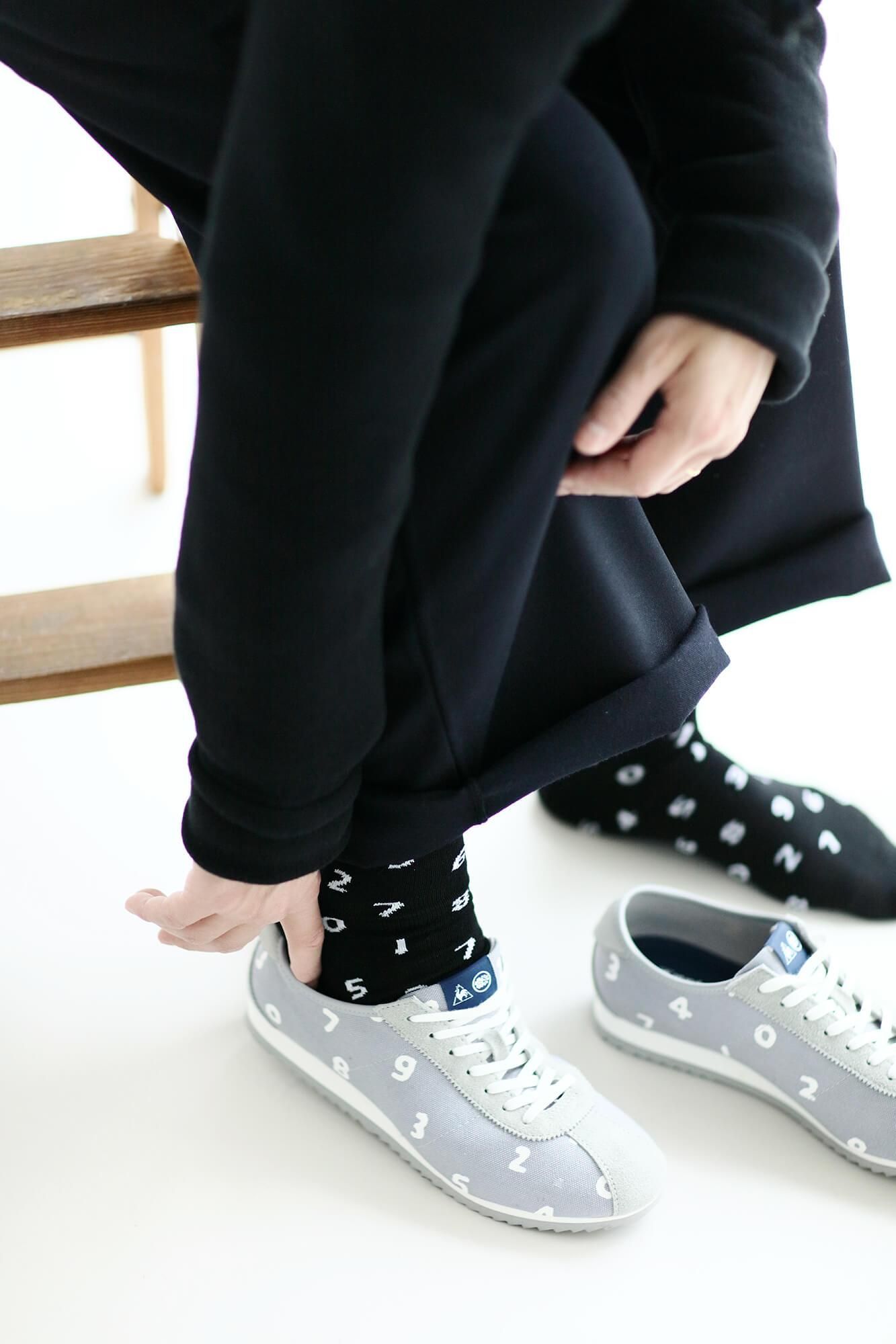 Round Toe Tabi Socks (Mid-calf)／SO-SU-U Black×White