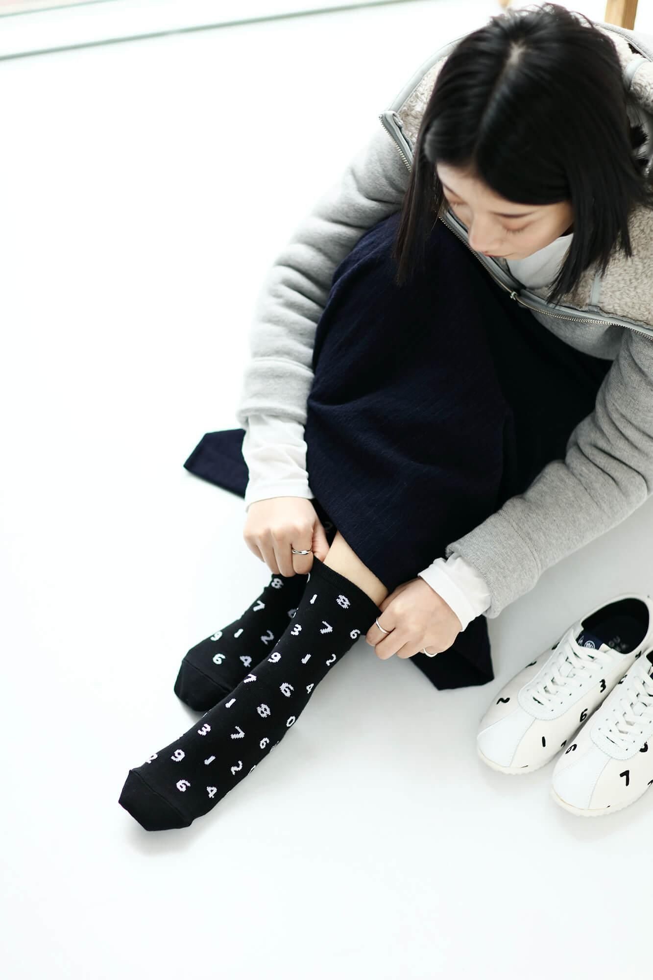 Round Toe Tabi Socks (Mid-calf)／SO-SU-U Black×White