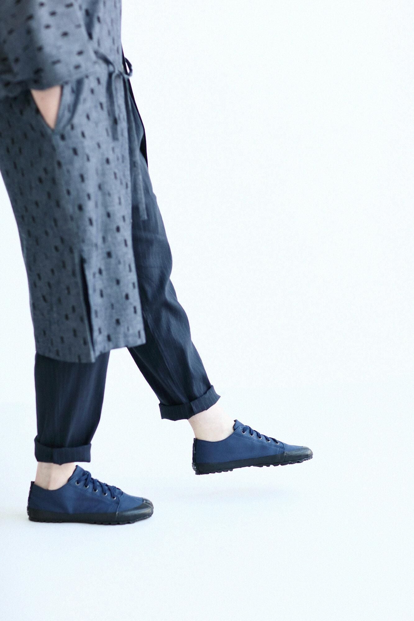 Split Toe Tabi Sneaker / Dark Blue×SO-SU-U Kon