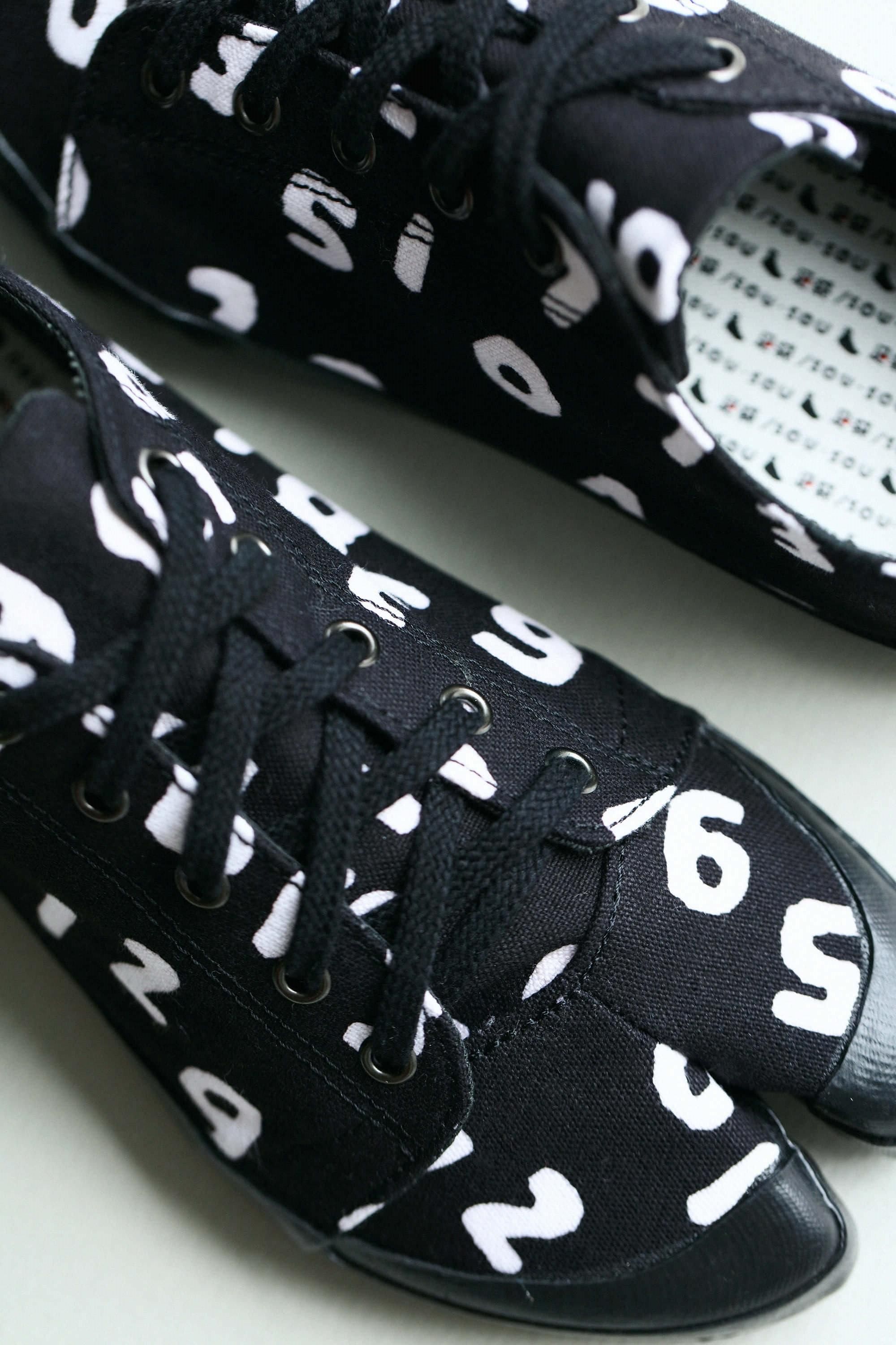 Split Toe Tabi Sneaker／SO-SU-UKon Black