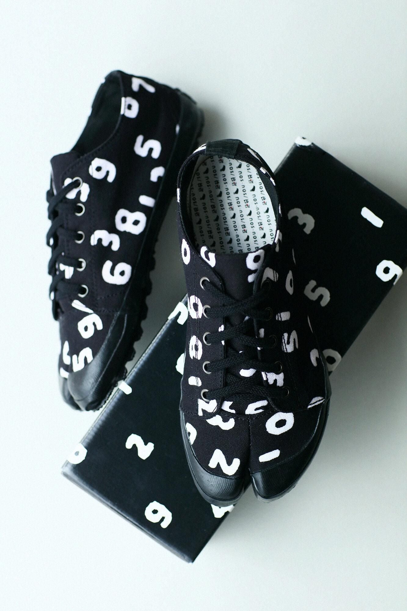 Split Toe Tabi Sneaker／SO-SU-UKon Black