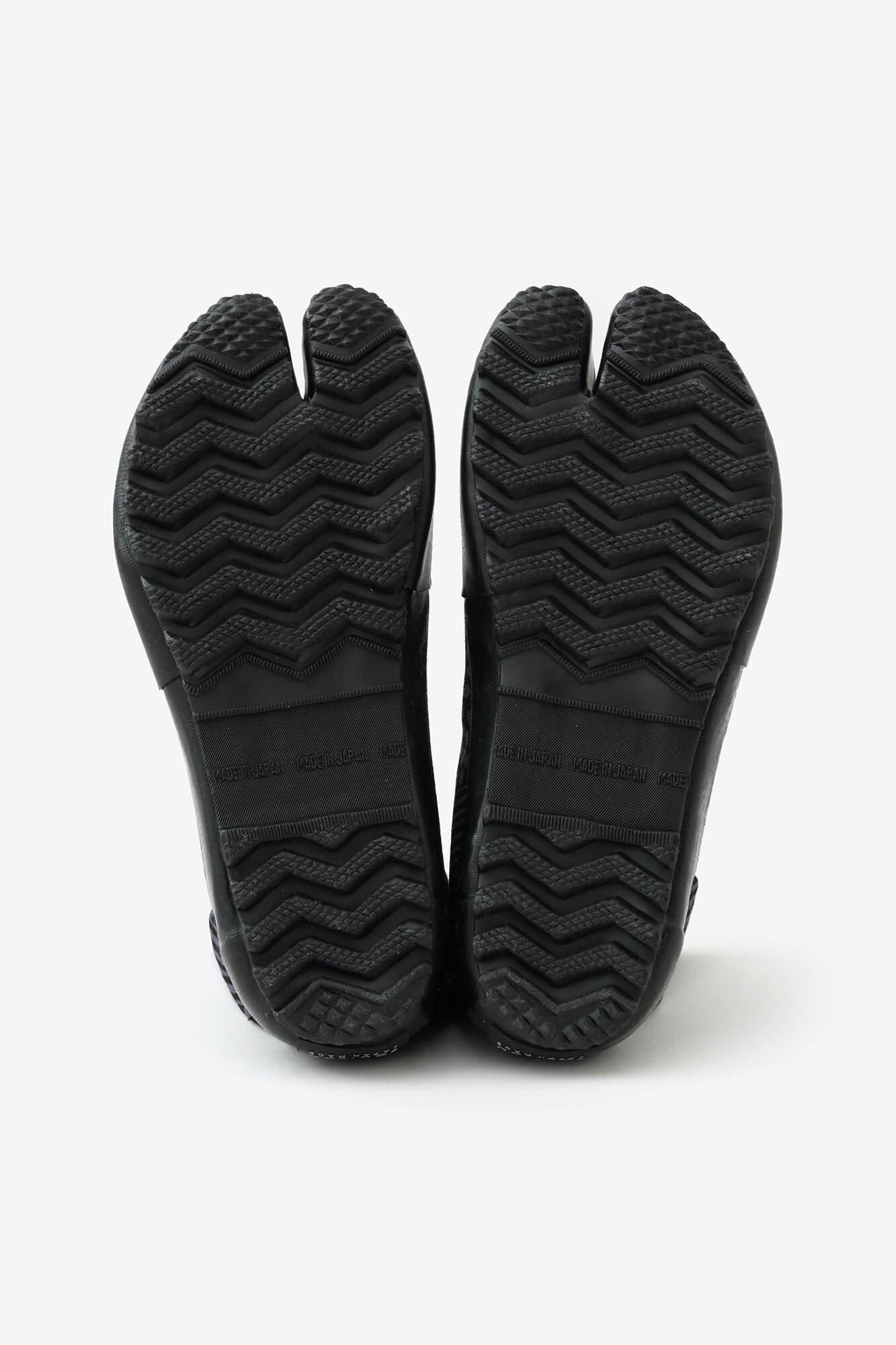 Split Toe Tabi Sneaker／SO-SU-UKon Black