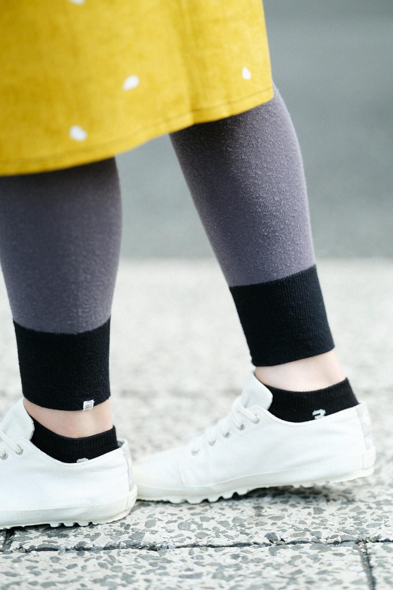 彩三寸 內搭褲／深灰色×黑色