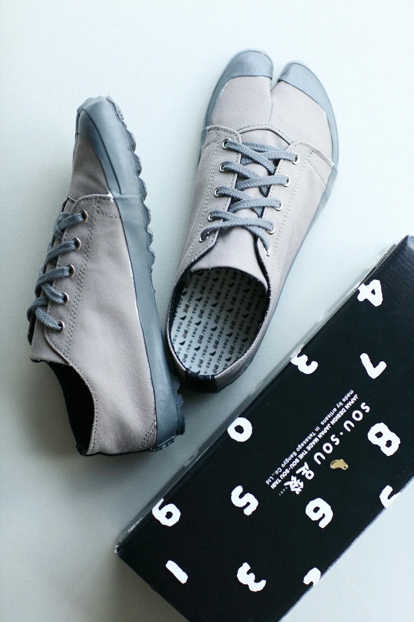 分趾足袋運動鞋／煤色×點線