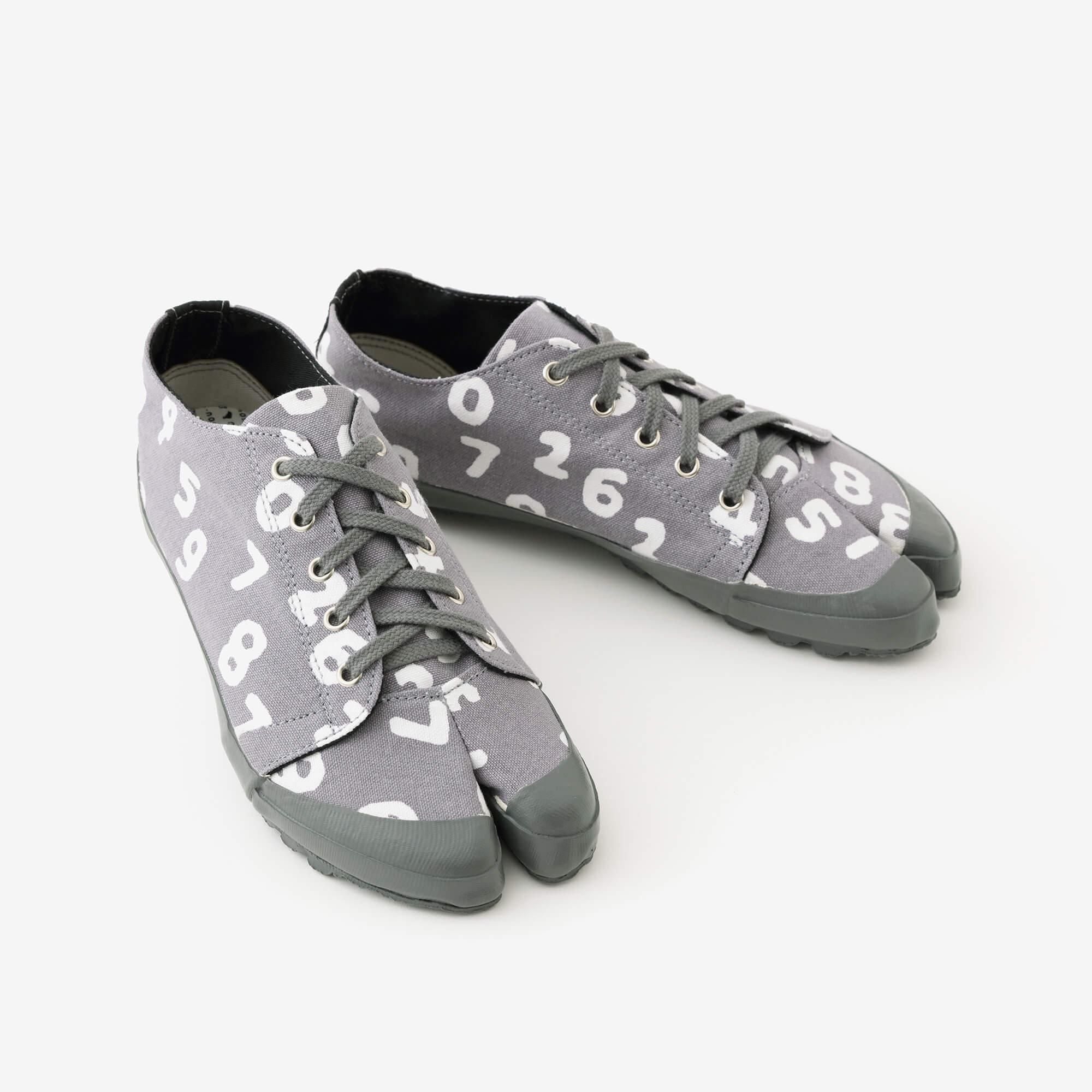 Split Toe Tabi Sneaker / SO-SU-U Kon Light Ink Grey