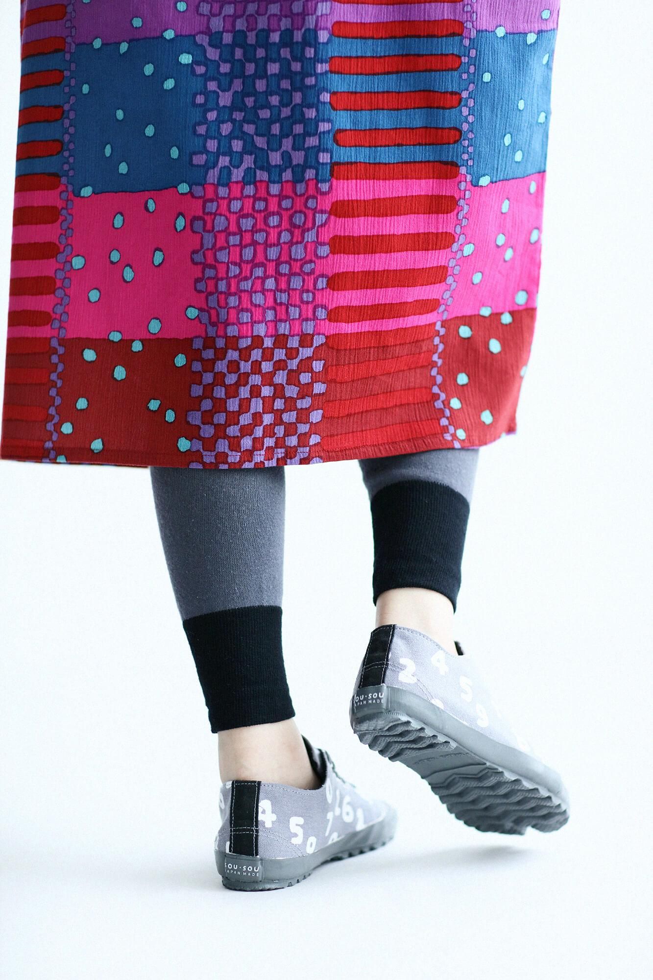 Split Toe Tabi Sneaker / SO-SU-U Kon Light Ink Grey