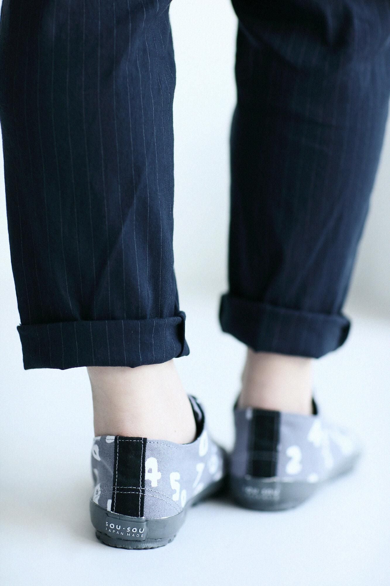 Split Toe Tabi Sneaker / SO-SU-U Kon Light Ink Grey