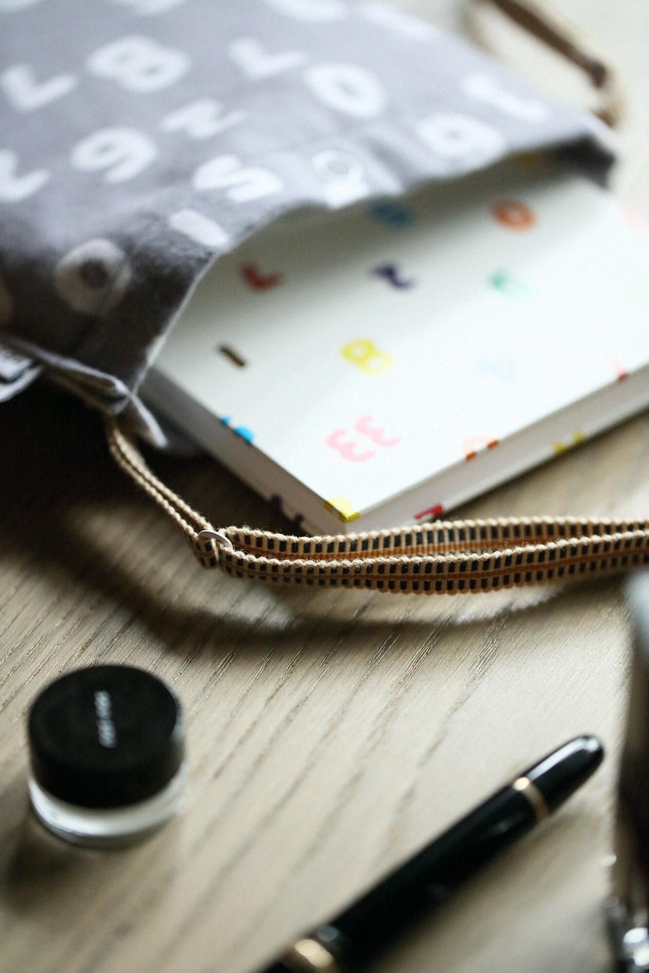 Isemomen Cotton Stampbook Bag / SO-SU-U Kon Pale Grey