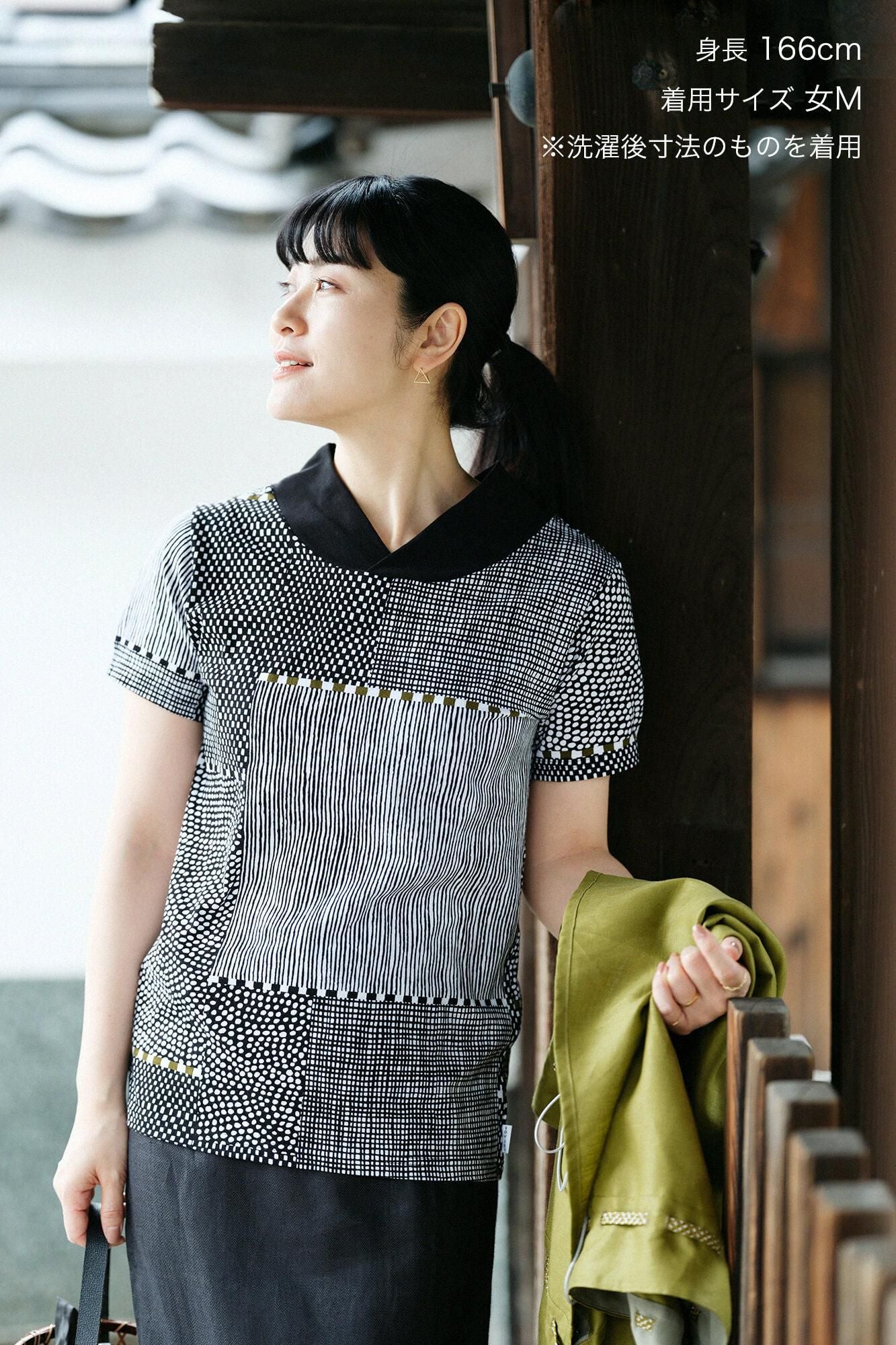 和服領短袖上衣／點線 墨黑色