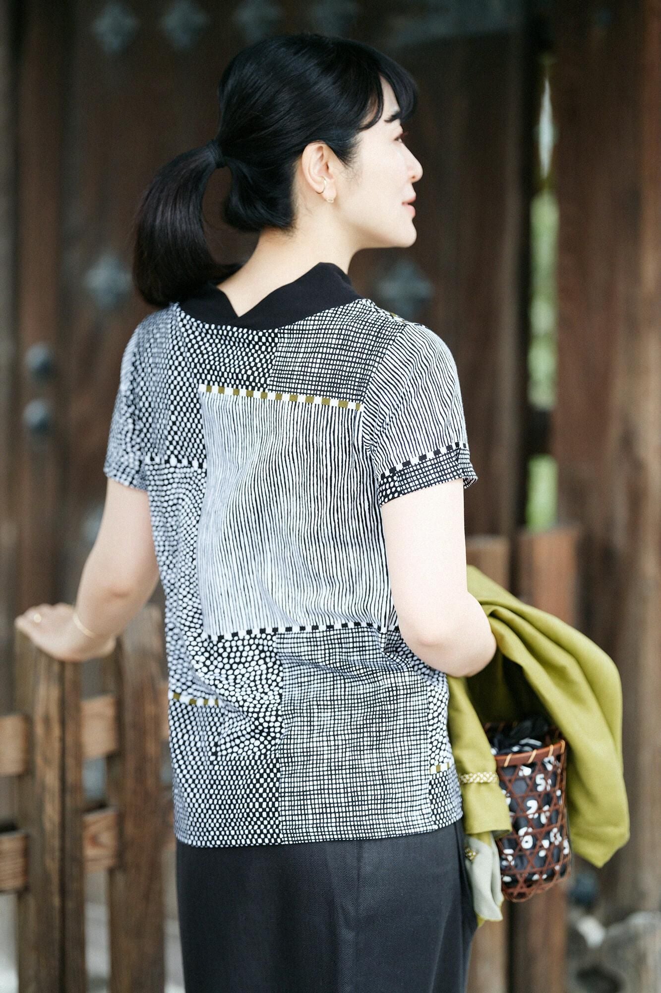 和服領短袖上衣／點線 墨黑色