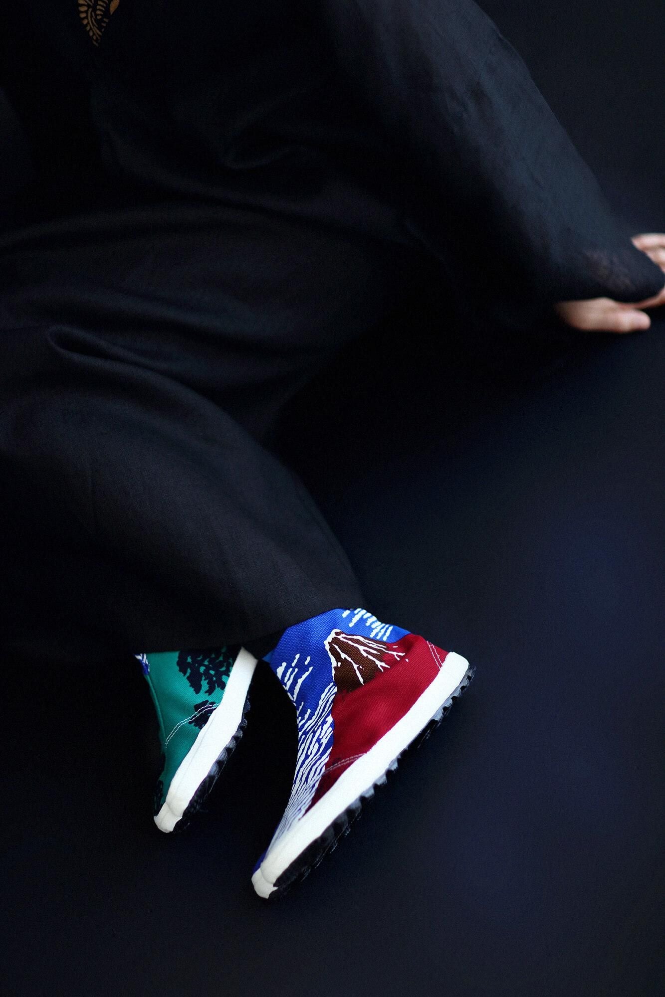 Split Toe Tabi Shoes / Red Fuji