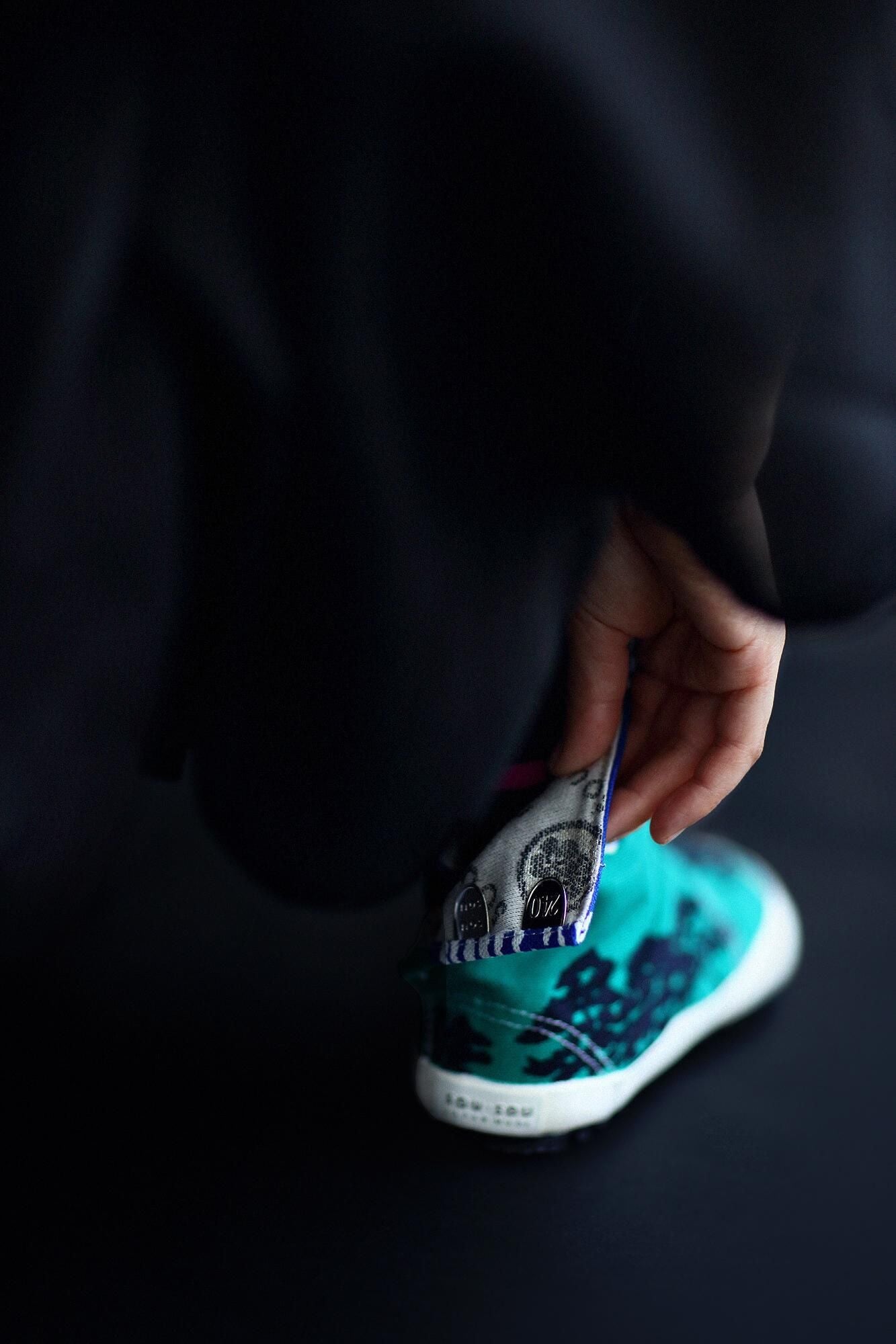 Split Toe Tabi Shoes / Red Fuji