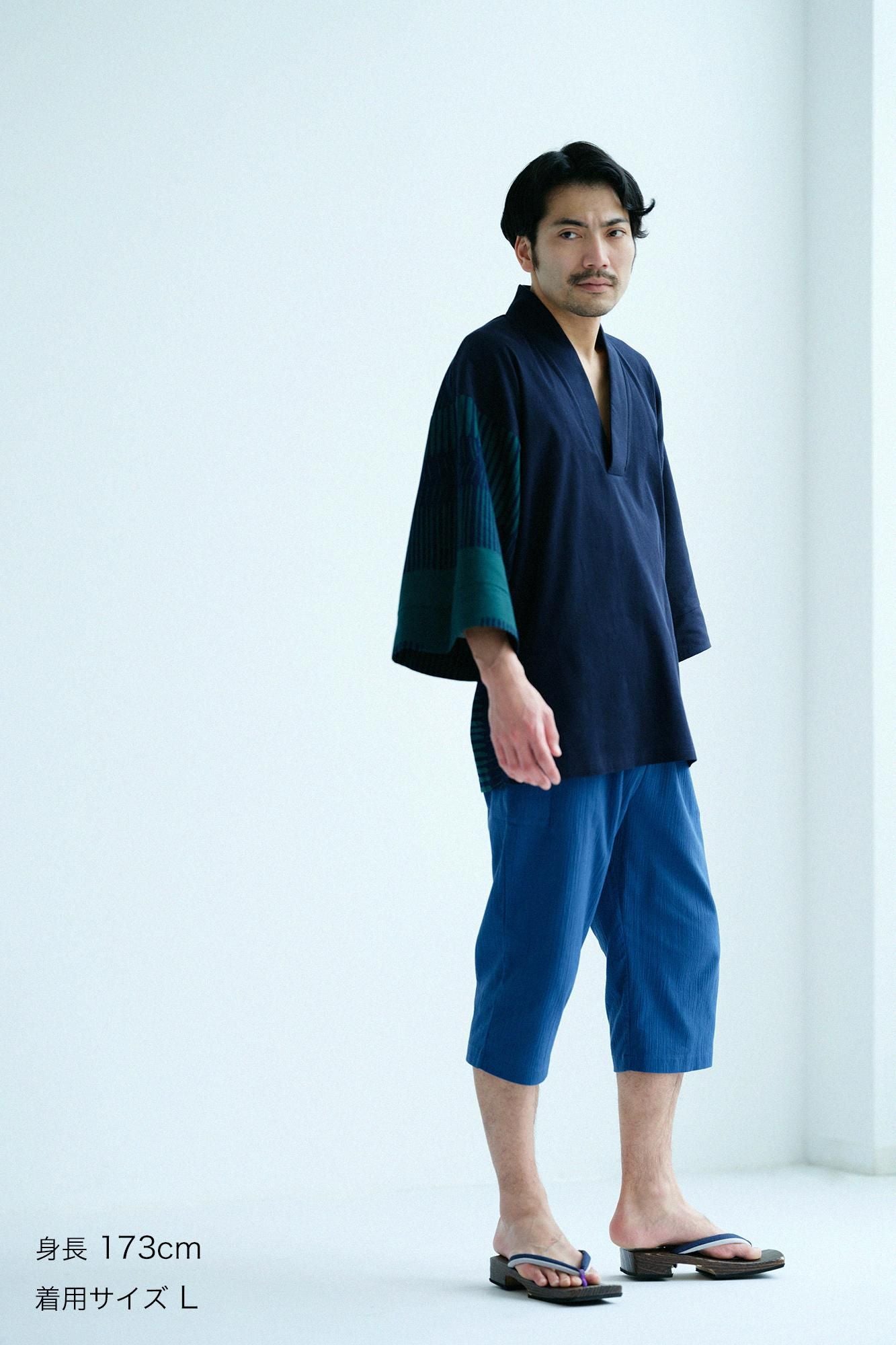 Takashima Chiku 20/20 portant une souris Enyu / Navy