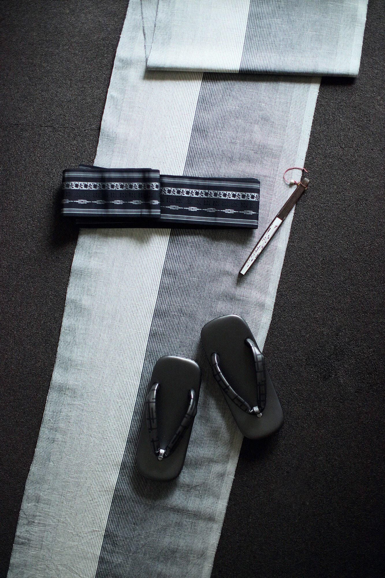 西陣草履／柵欄 黒鉛色 