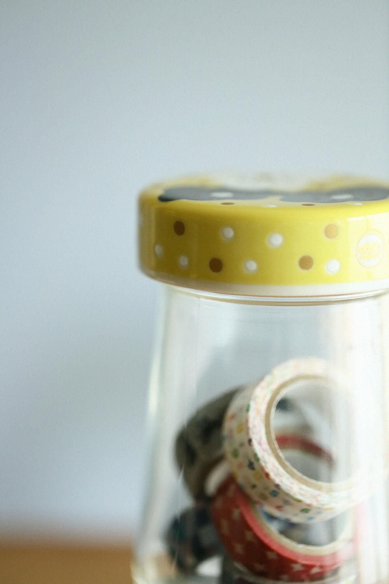 Kutani-Ware-Musterdeckel (Kakubin) / Lächeln