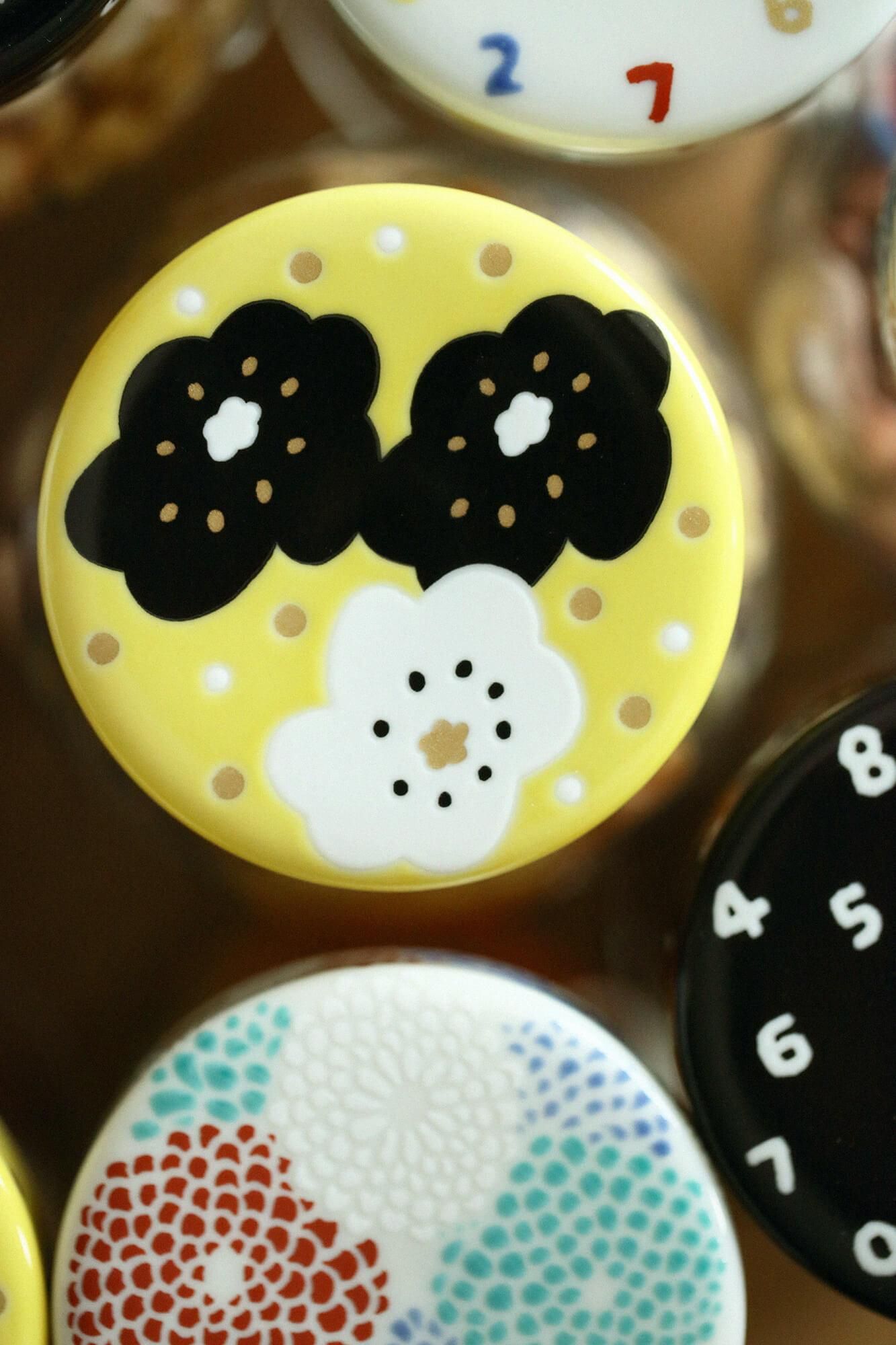 Kutani-Ware-Musterdeckel (Maru-Flasche)/Lächeln