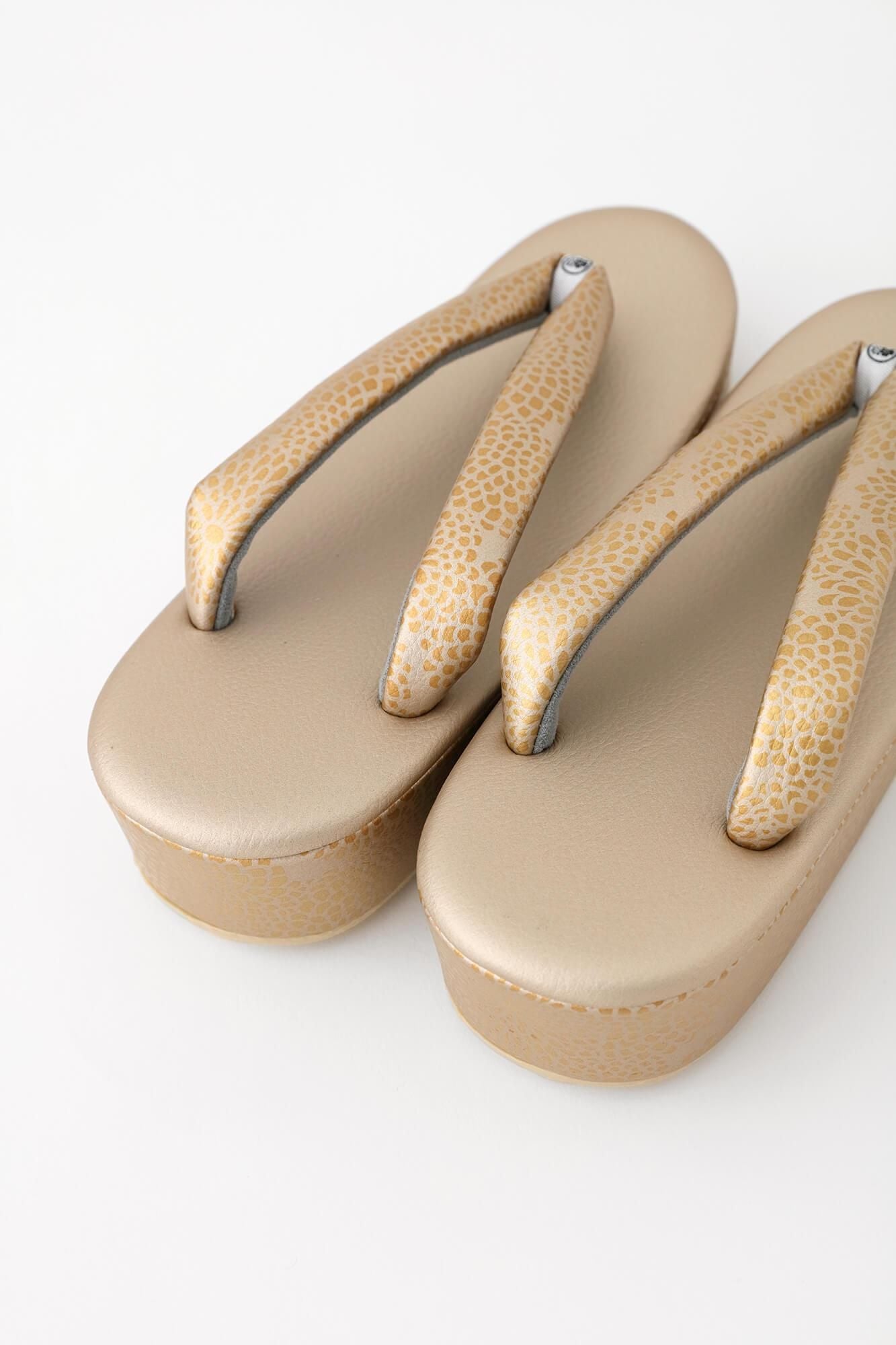 西陣草履（にしじんぞうり）／菊づくし 燻金（いぶしきん）