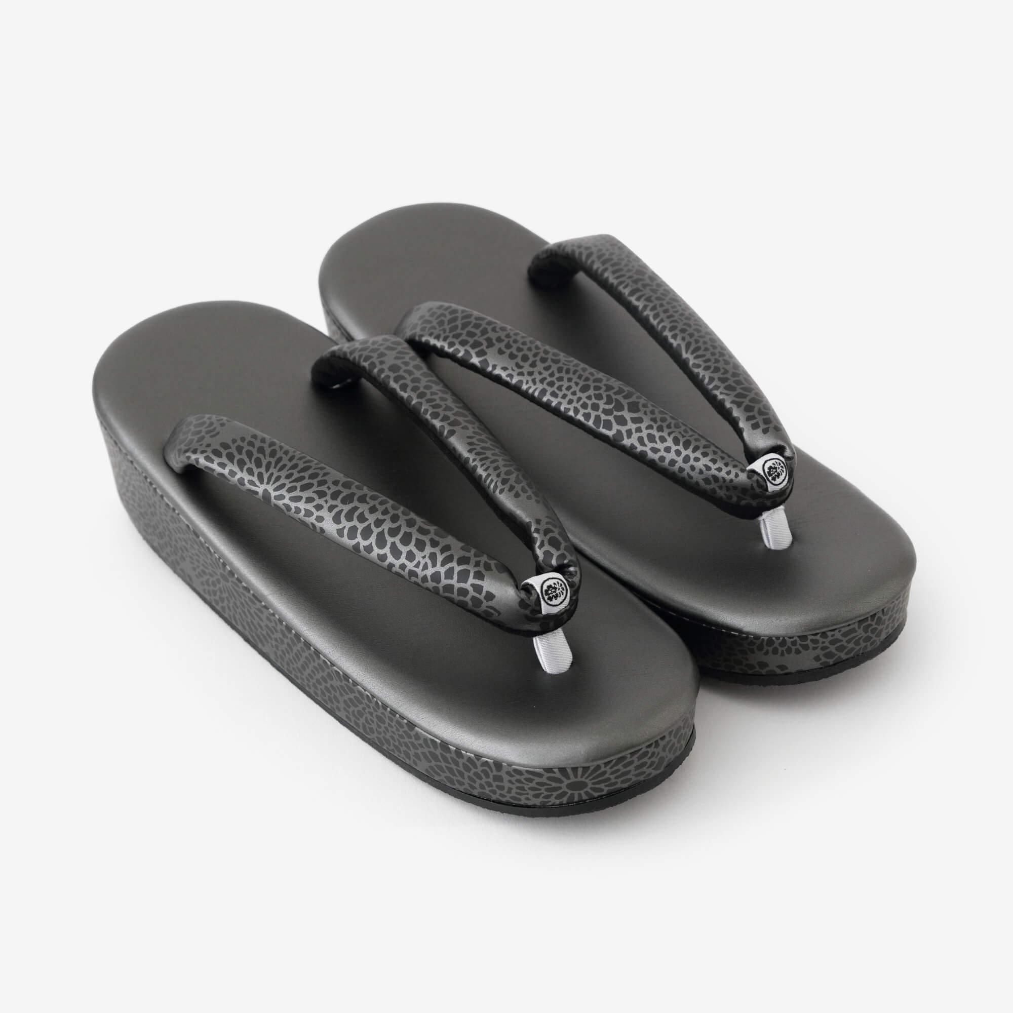 SOU・SOU 新品 西陣草履 菊づくし 黒鉛（くろなまり）M 西陣草履（にしじんぞうり）／菊づくし 濡羽色（ぬればいろ）