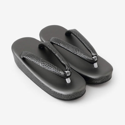 西陣草履（にしじんぞうり）／菊づくし 黒鉛（くろなまり）