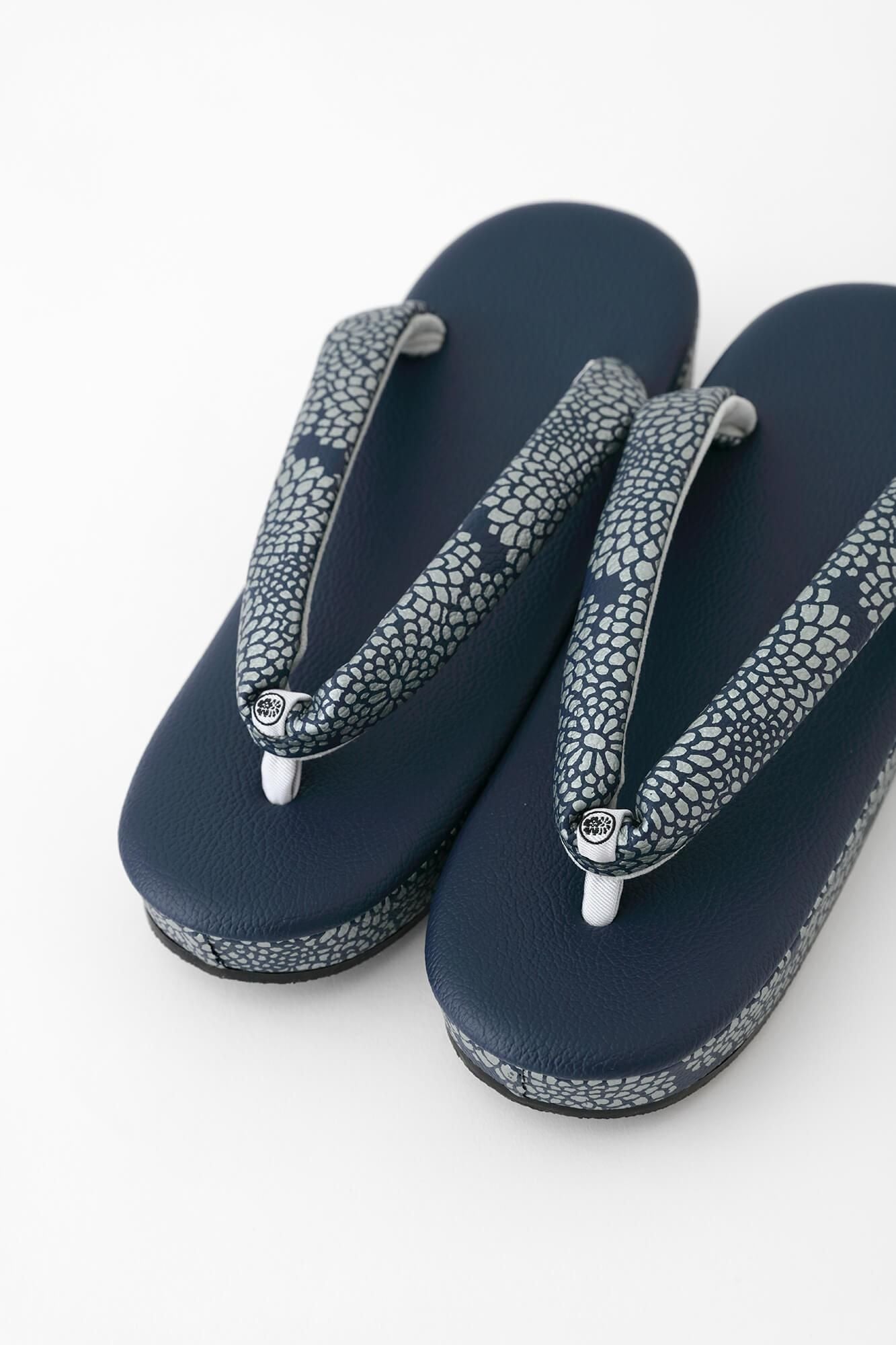 西陣草履（にしじんぞうり）／菊づくし 濃紺（のうこん）