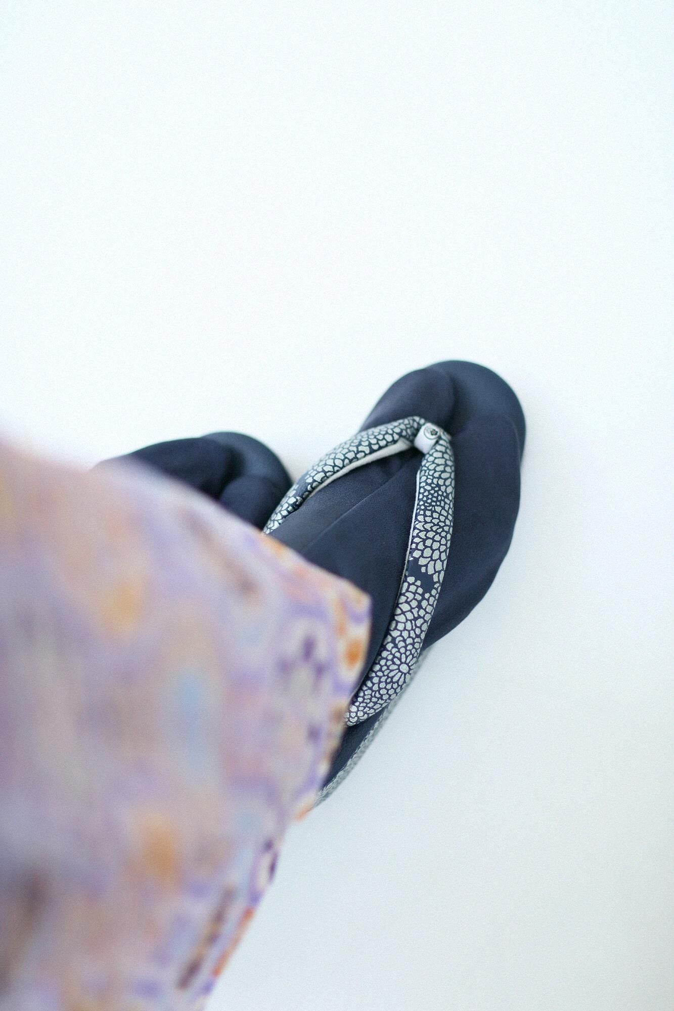 SOU・SOU 新品 西陣草履 菊づくし 黒鉛（くろなまり）M 西陣草履（にしじんぞうり）／菊づくし 濡羽色（ぬればいろ）