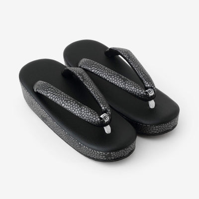 西陣草履（にしじんぞうり）／菊づくし 濡羽色（ぬればいろ）