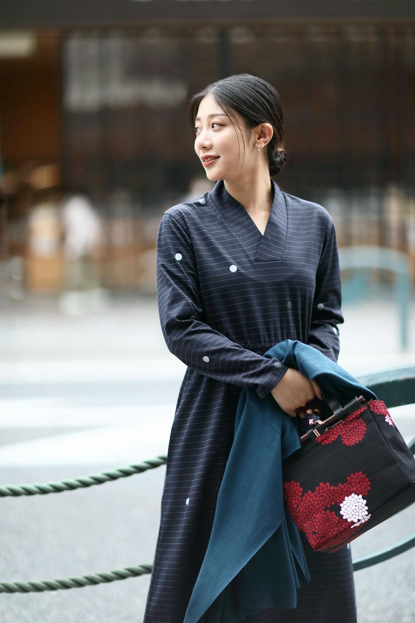 Michiyuki Kobako（Domichiyuki Kobako）染色竹（有些） /菊花上的菊花