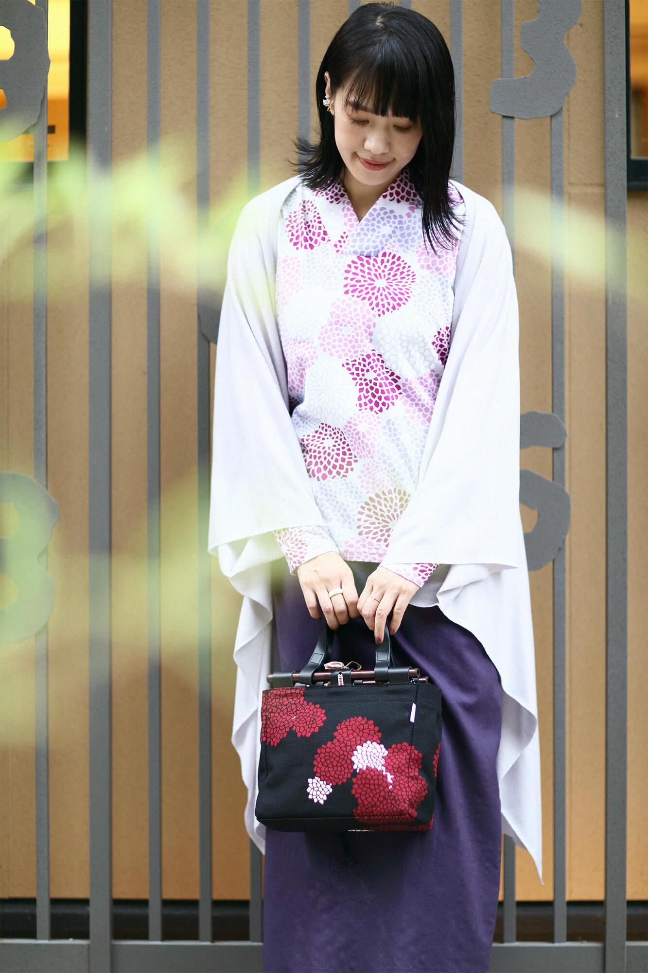 Michiyuki Kobako（Domichiyuki Kobako）染色竹（有些） /菊花上的菊花