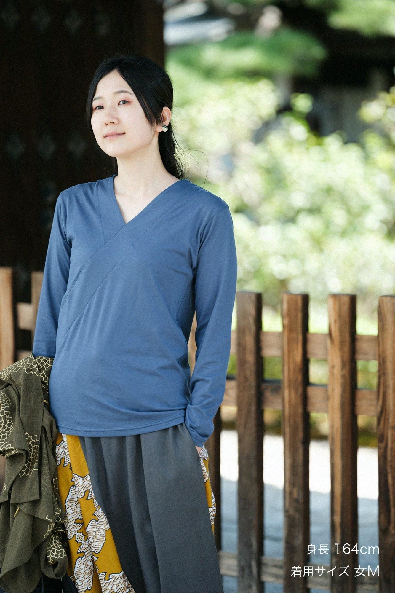 長袖V領上衣/暗藍色