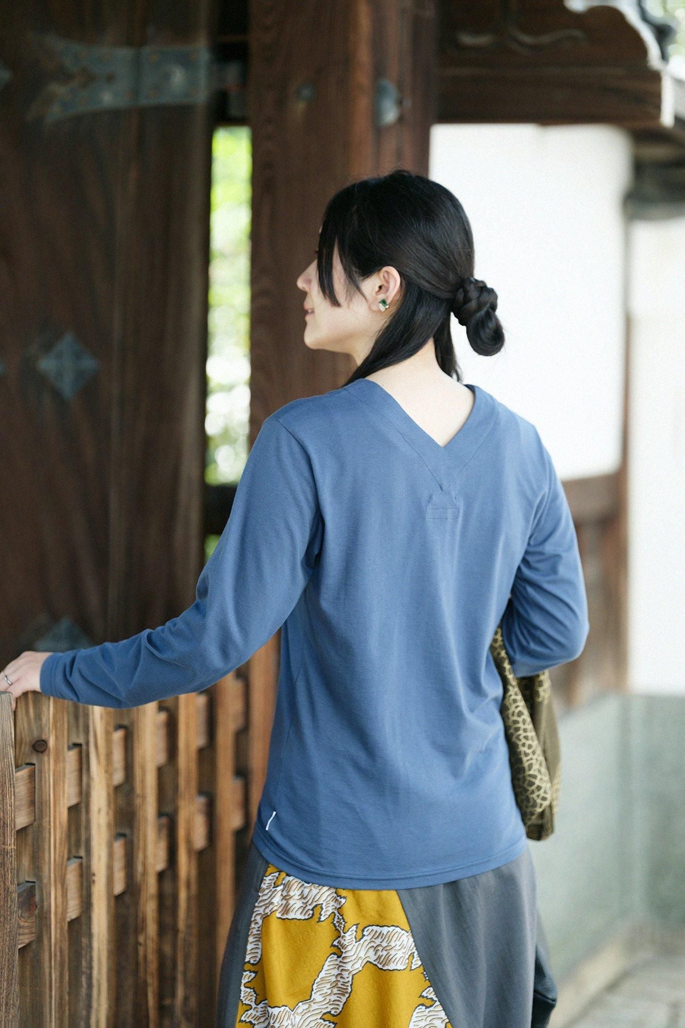 長袖V領上衣/暗藍色