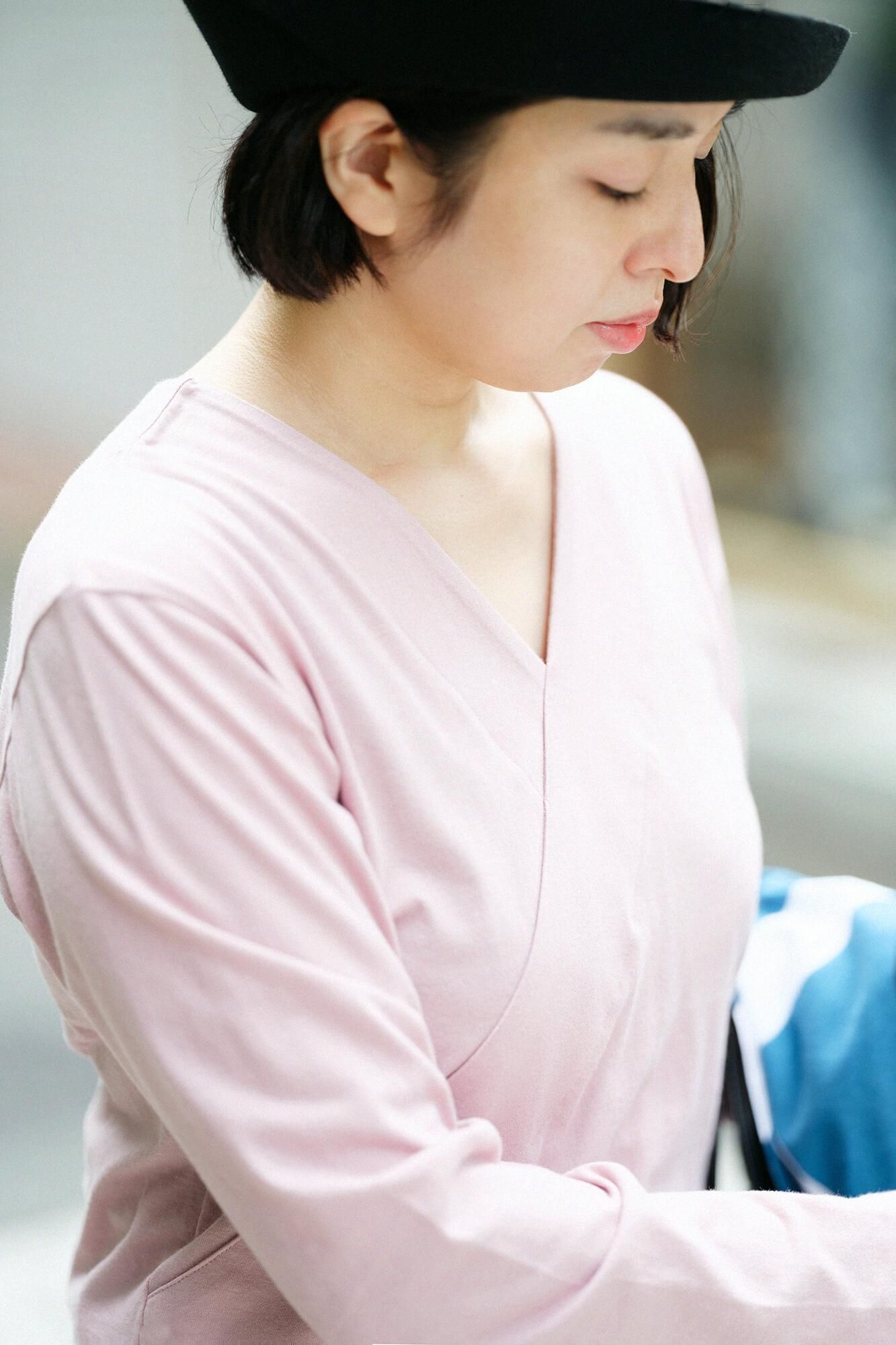 V-neck Shirt Long Sleeve / Light Pink