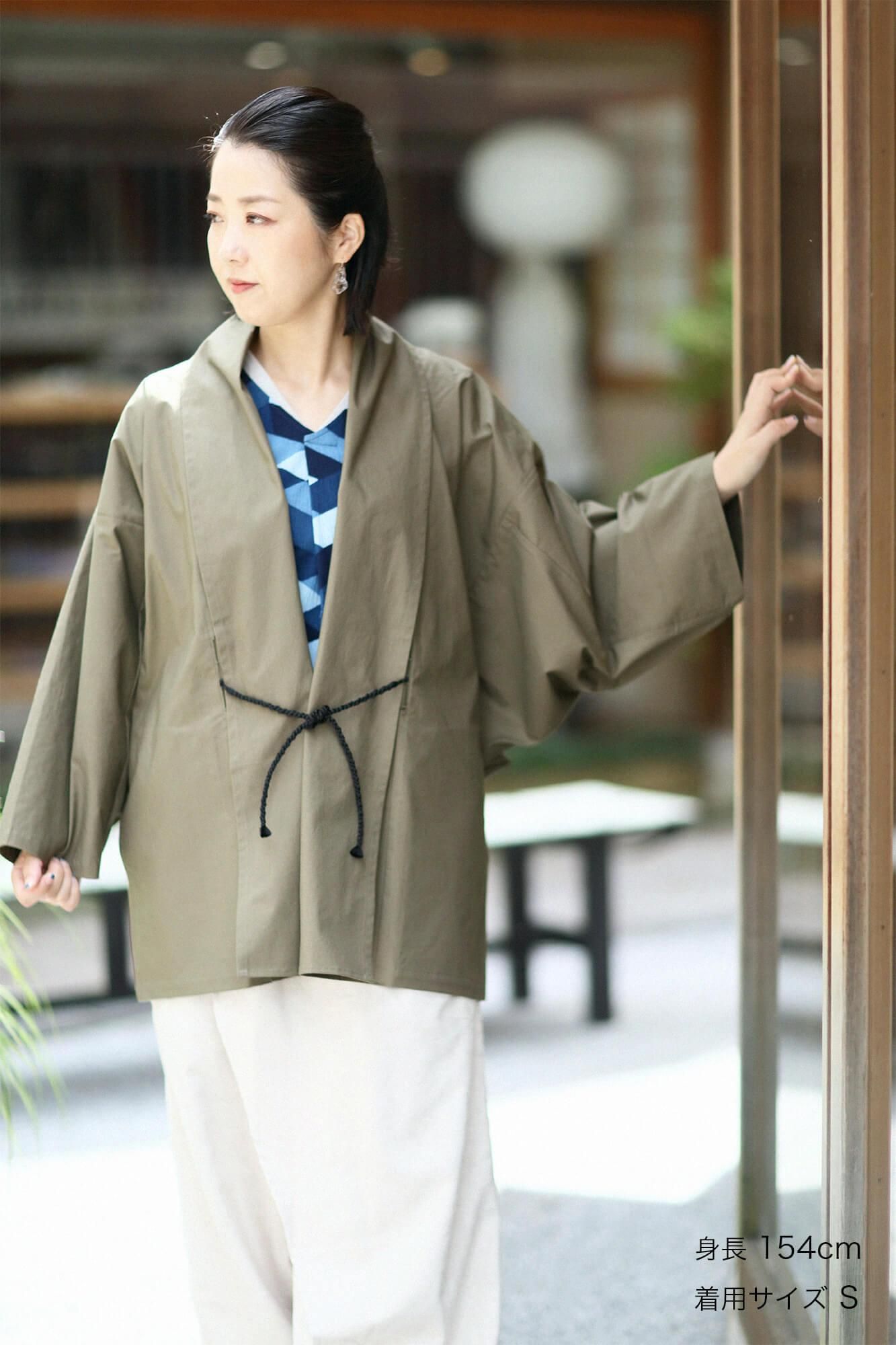 [Nur im Internet verfügbar] Hohe Dichte (Komitsudo), Nanakoori (Nanakoori), gekräuselte Ärmel, kurze Kleidung, einfarbig/Seekiefernfarbe (Miruiro)