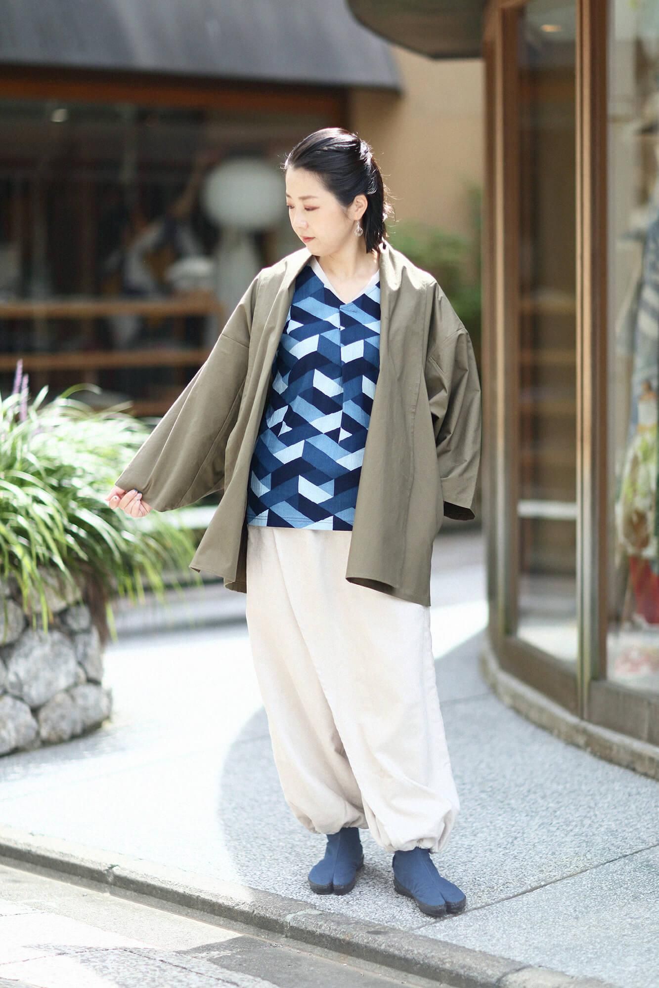 [Nur im Internet verfügbar] Hohe Dichte (Komitsudo), Nanakoori (Nanakoori), gekräuselte Ärmel, kurze Kleidung, einfarbig/Seekiefernfarbe (Miruiro)