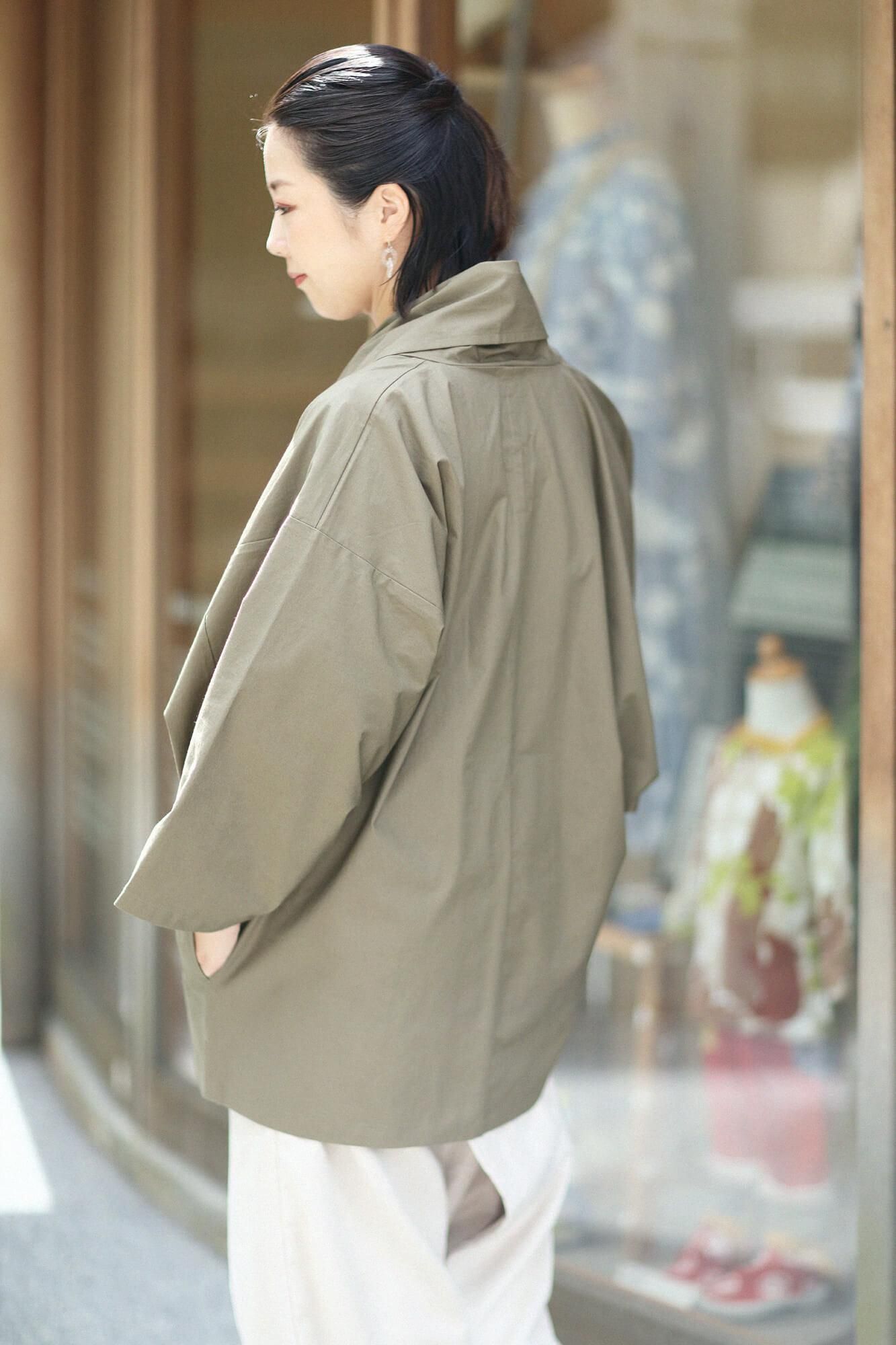 [Nur im Internet verfügbar] Hohe Dichte (Komitsudo), Nanakoori (Nanakoori), gekräuselte Ärmel, kurze Kleidung, einfarbig/Seekiefernfarbe (Miruiro)