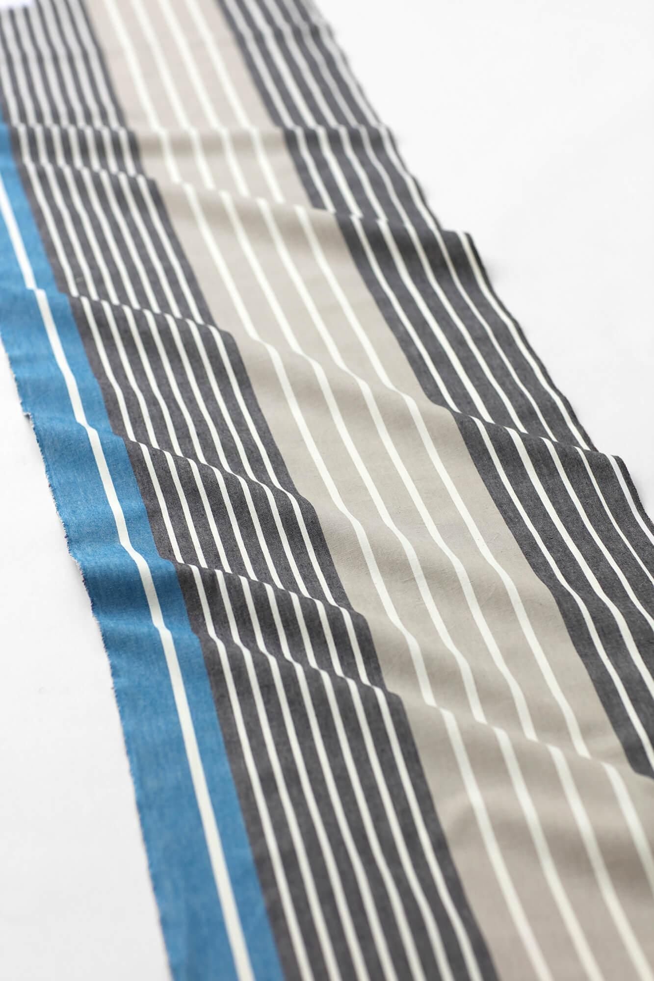 布料剪裁販售 （伊勢木棉 20/20）／染流條紋 湛藍色顏色（konpekiro）<50cm>