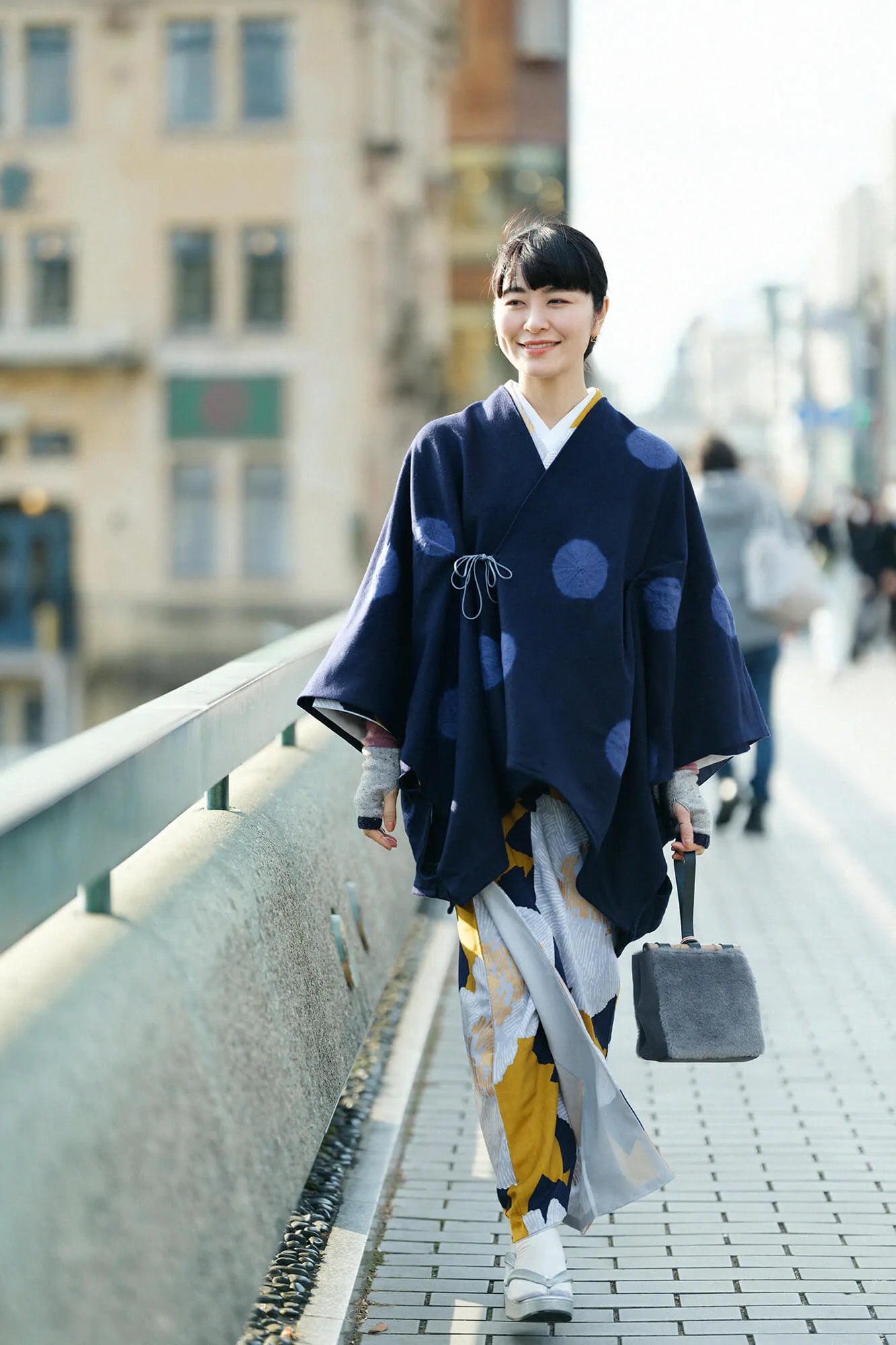 フェイクレザー 座敷足袋（ざしきたび）／灰白色（かいはくしょく）