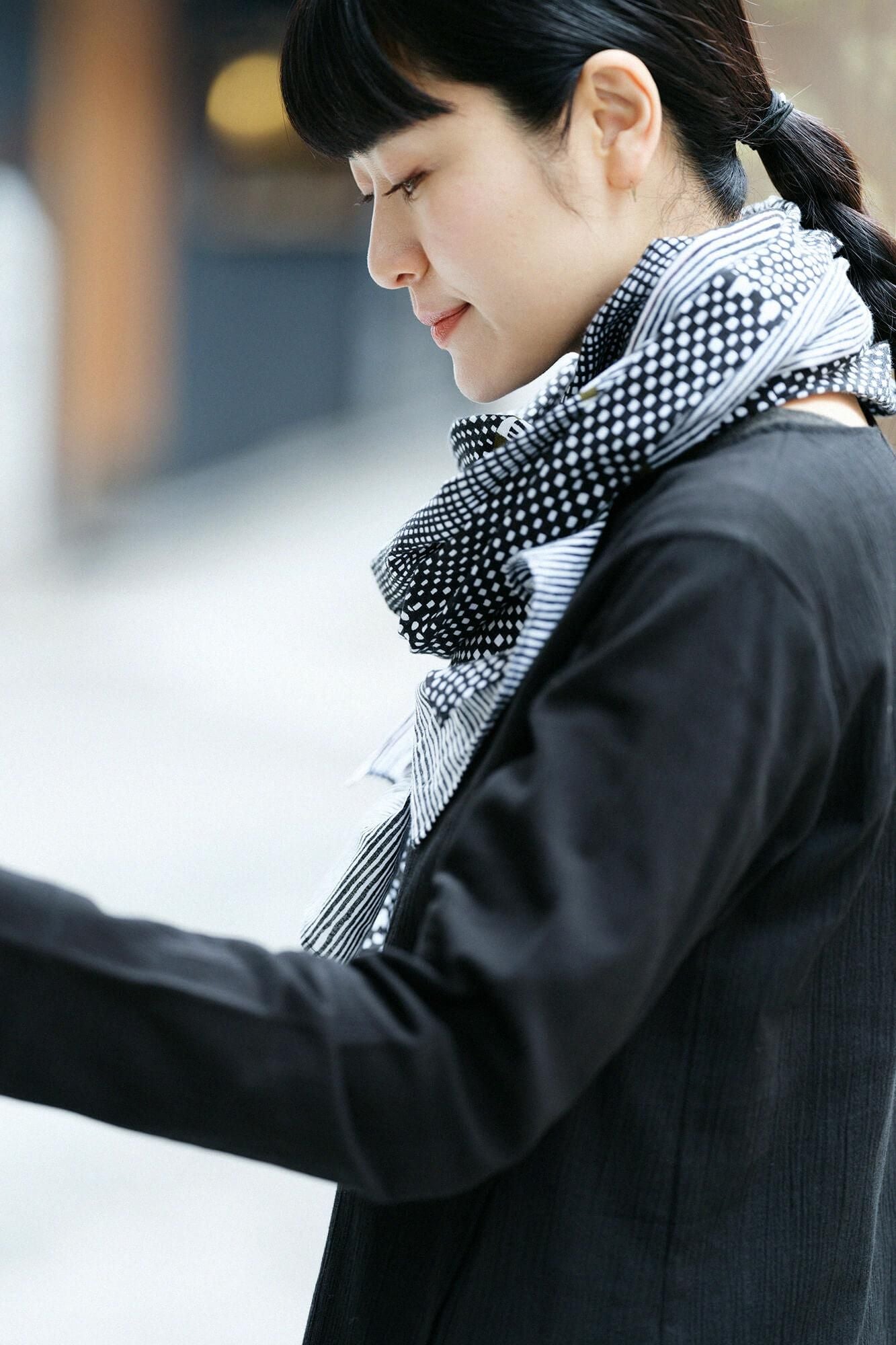 Isemomen Cotton Scarf / Lines and Dots Ink Black 2