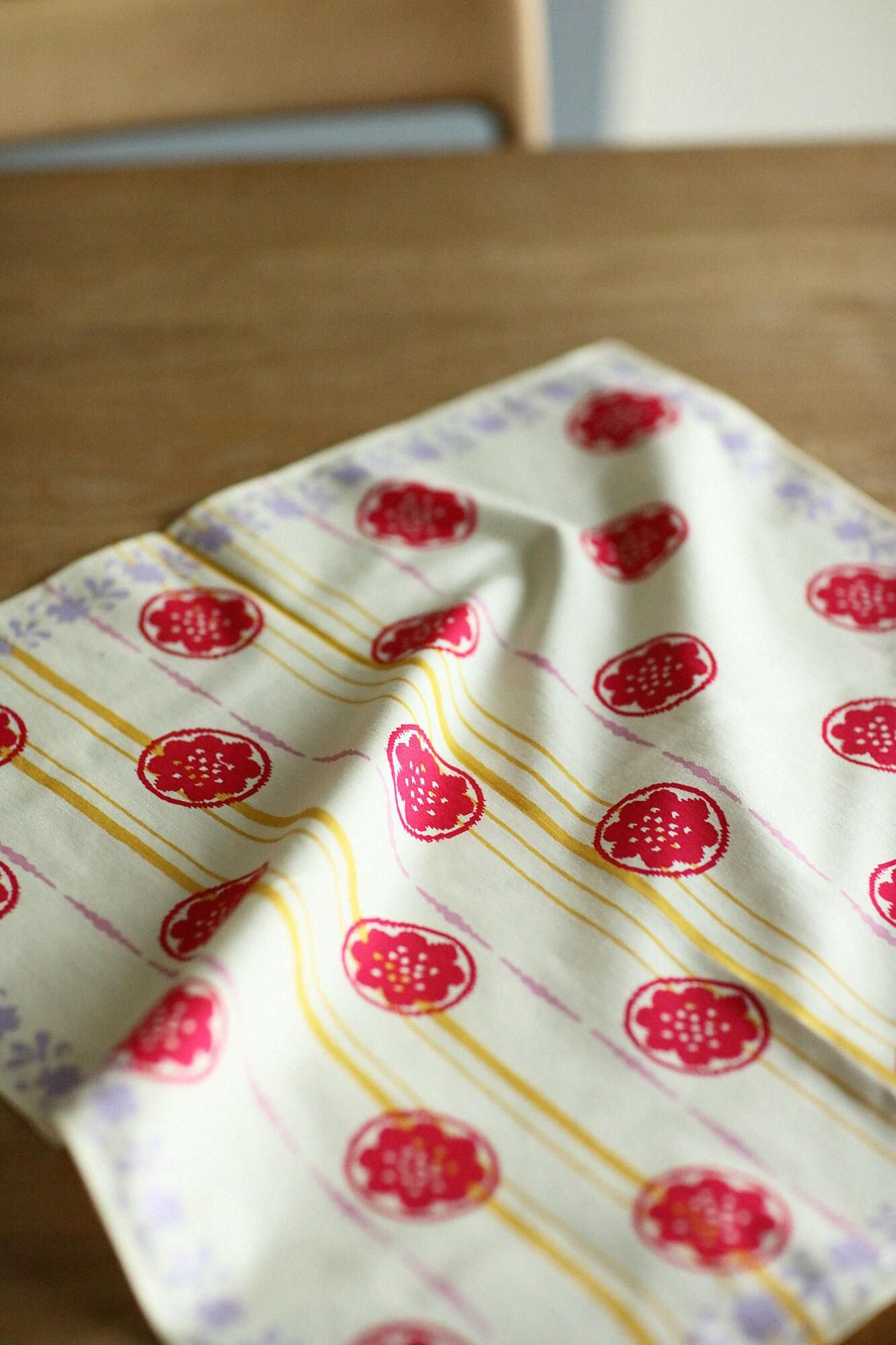 Hakata New Kenjo Small Furoshiki (wrapping cloth) / Creamy-white