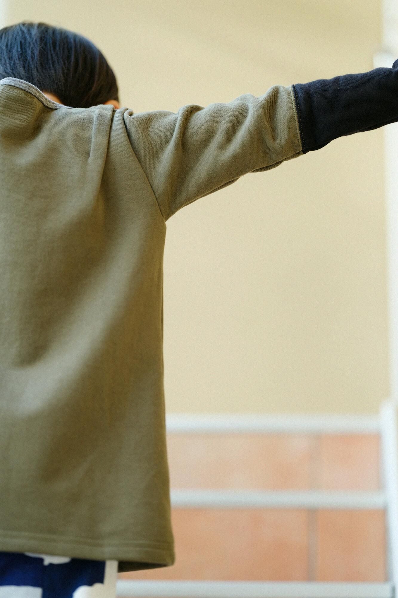 ●うらけ ちがいそでひふ かたあげ／ふかみどりいろ×まっくろ