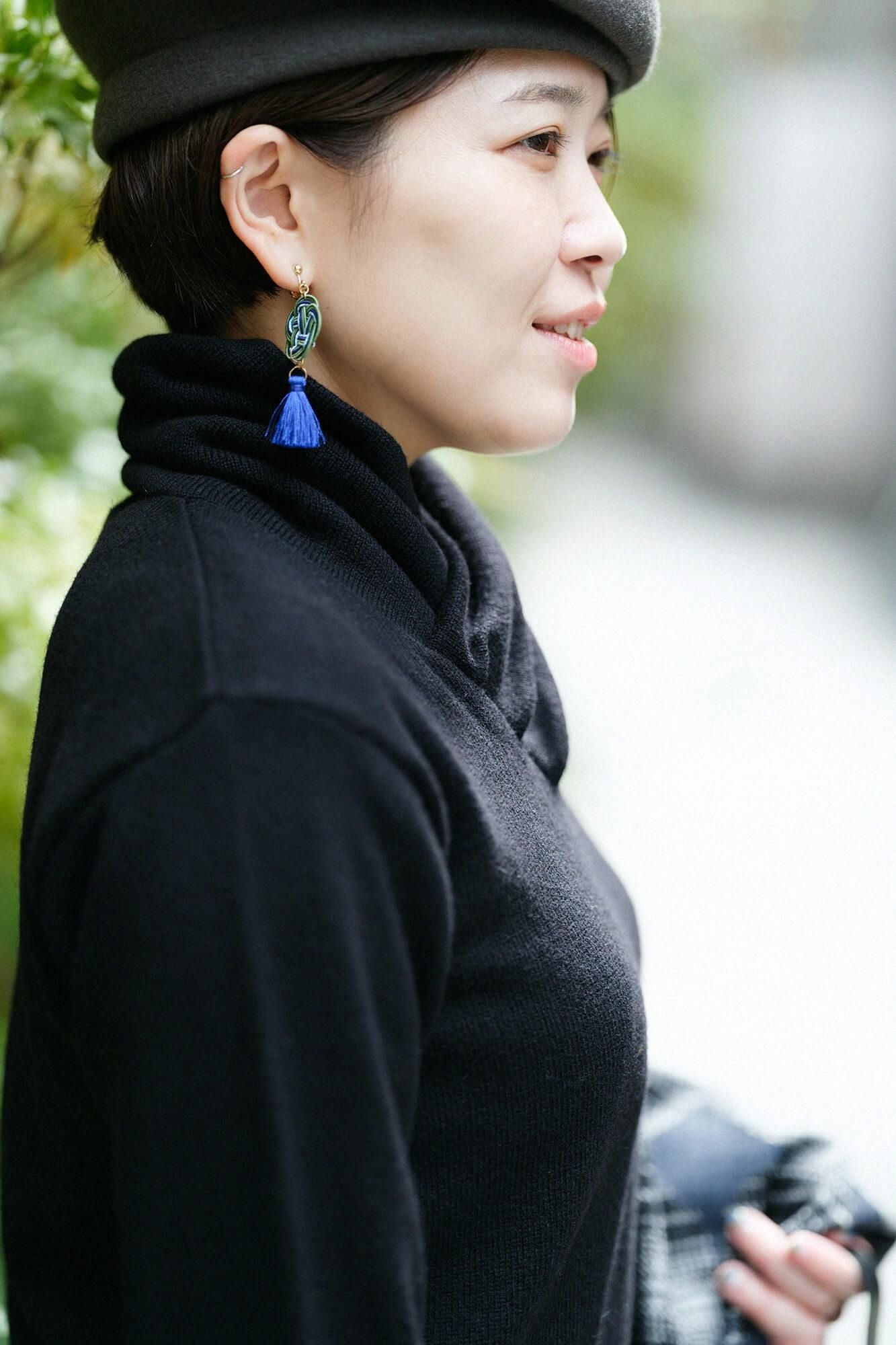 【官網限定】可洗羊毛針織 高領上衣 雙色袖／黑色×深灰色