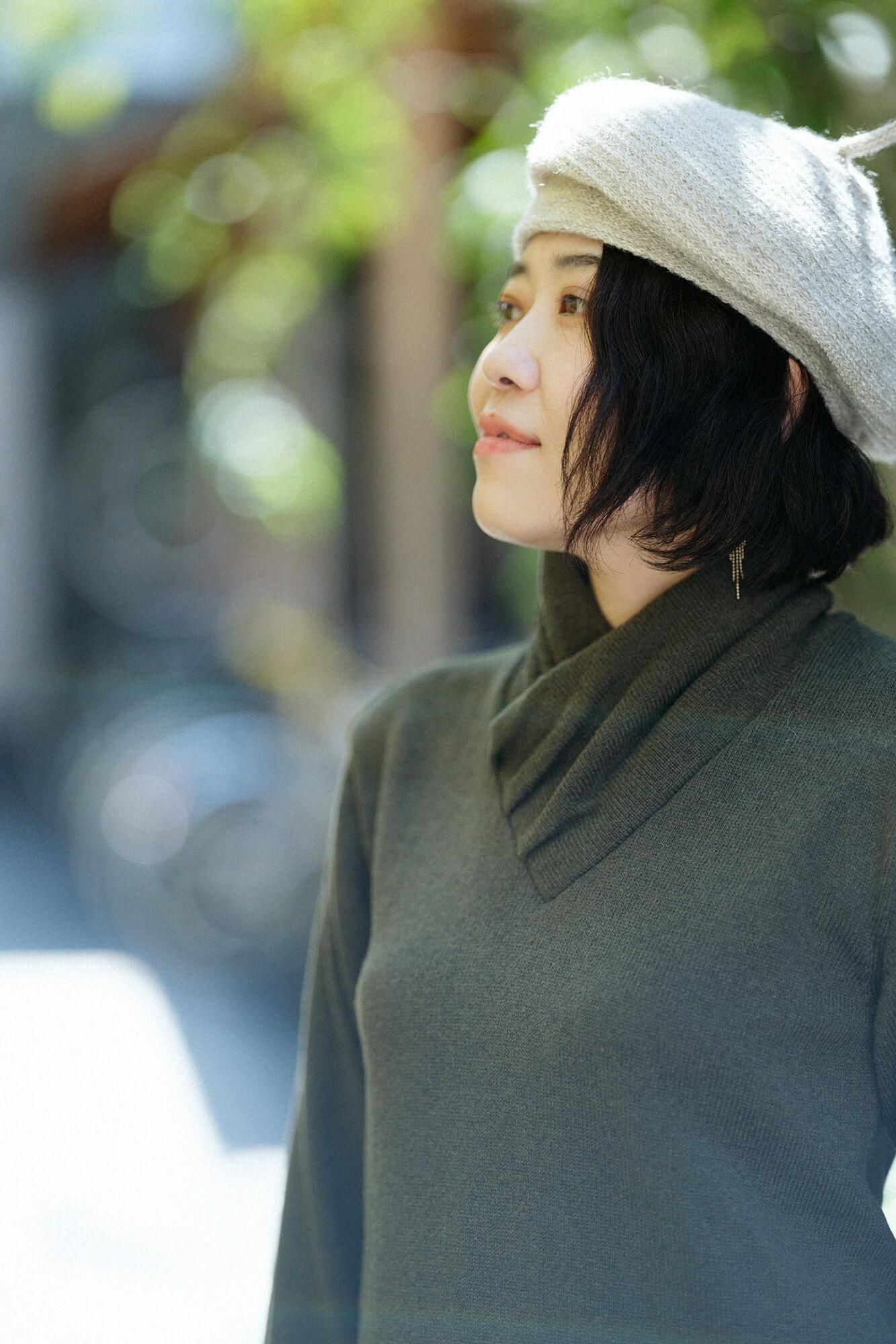 [Nur im Internet erhältlich] Waschbarer Wollstrick mit verschiedenen Kragenärmeln (Miru-iro) x tiefes Marineblau