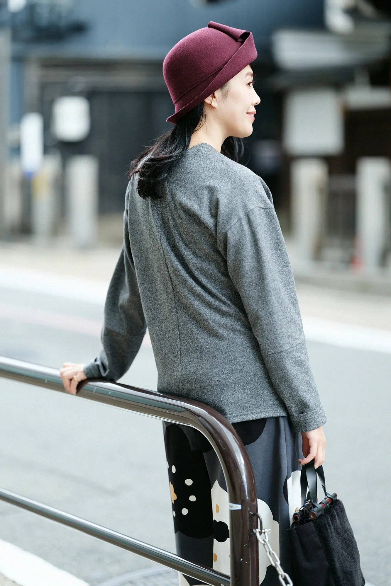 【net limited】Super 100's Wool V Neck Akome Kantoui／Grey Ink▲
