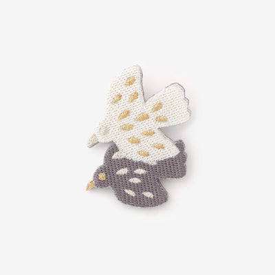 刺繍飾り（ししゅうかざり）／とり 白練色（しろねりいろ）