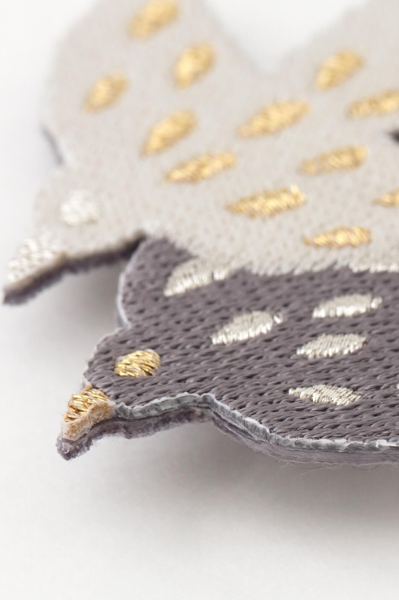 자수 브로치(어깨) / 흰색 (숄더)