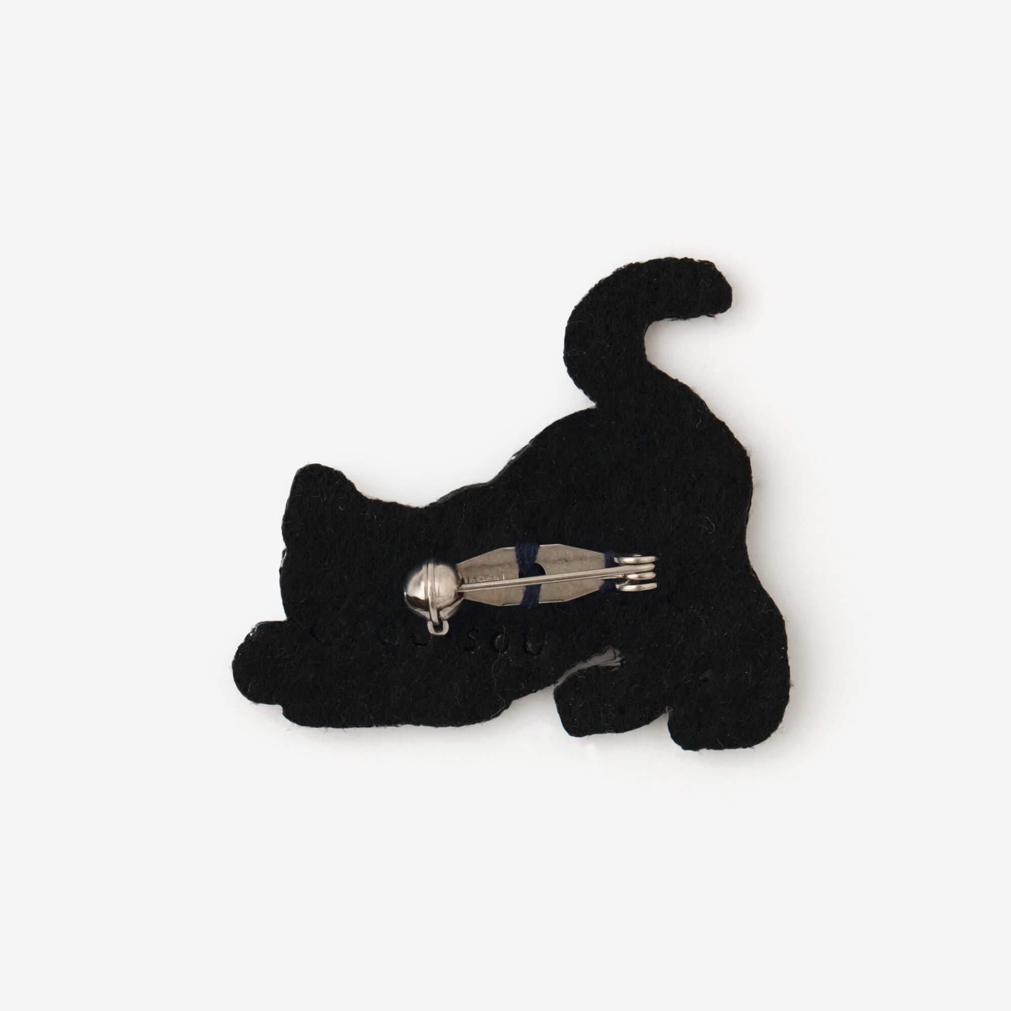 刺繍飾り（ししゅうかざり）／くろねこ