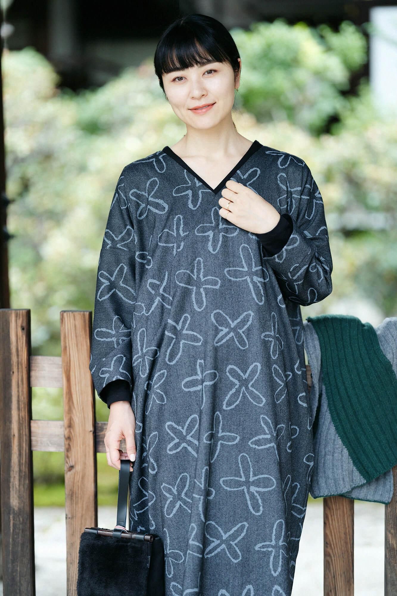 梳毛綾織（そもうあやおり） 抜衿長方形衣（ぬきえりちょうほうけい