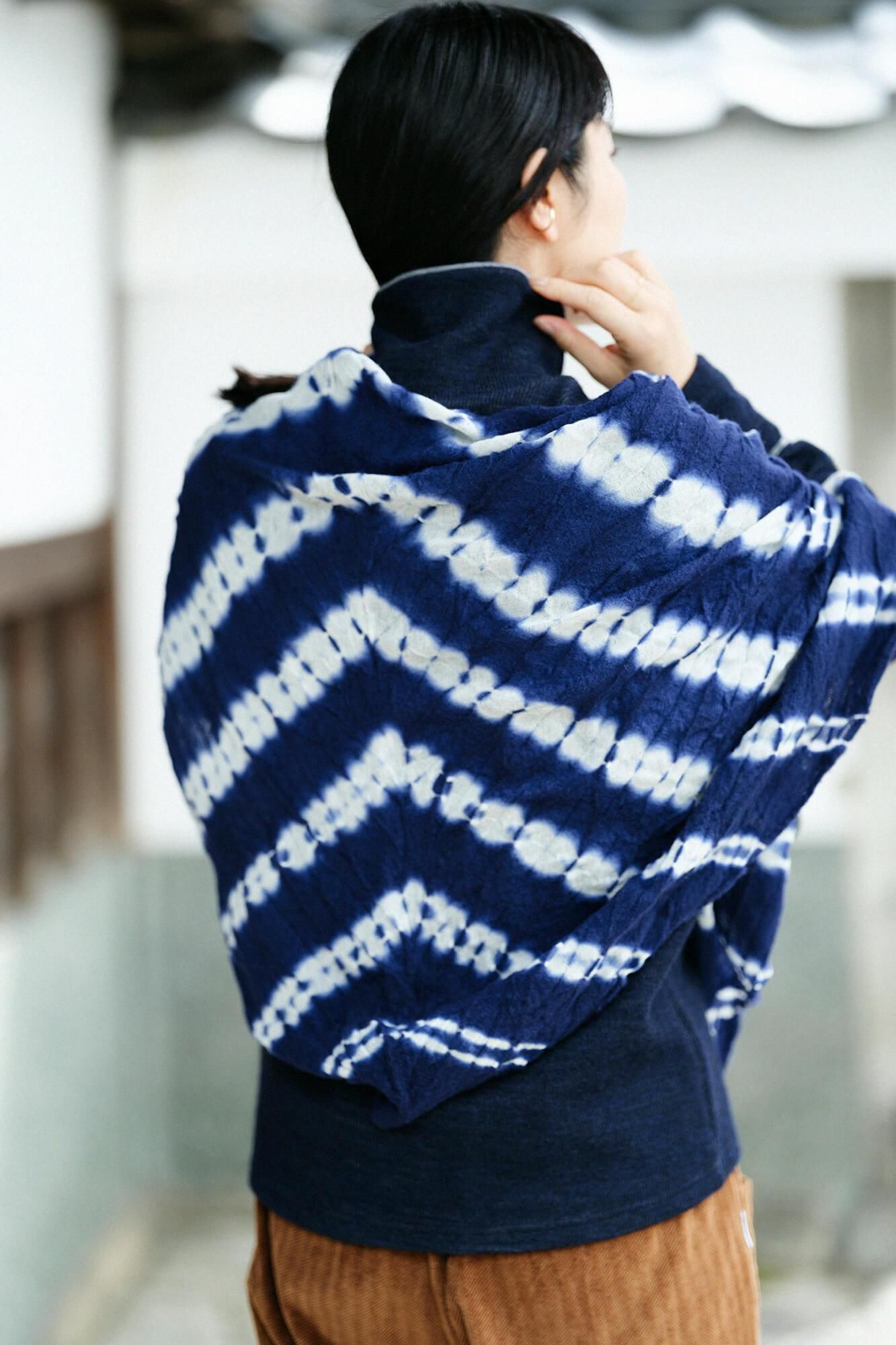 【官網限定】淺井紮染縮絨披肩劍先/手捲紮染暗藍色