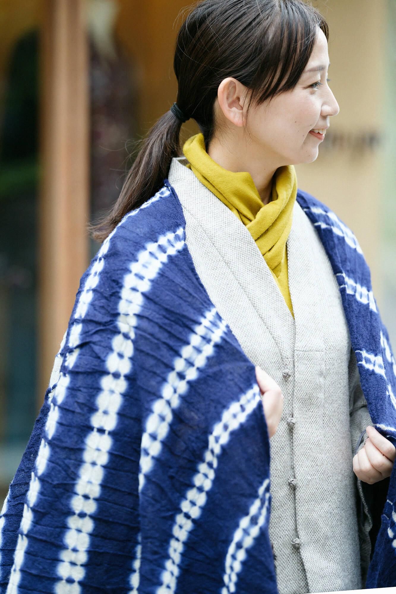 【官網限定】淺井紮染縮絨披肩劍先/手捲紮染暗藍色