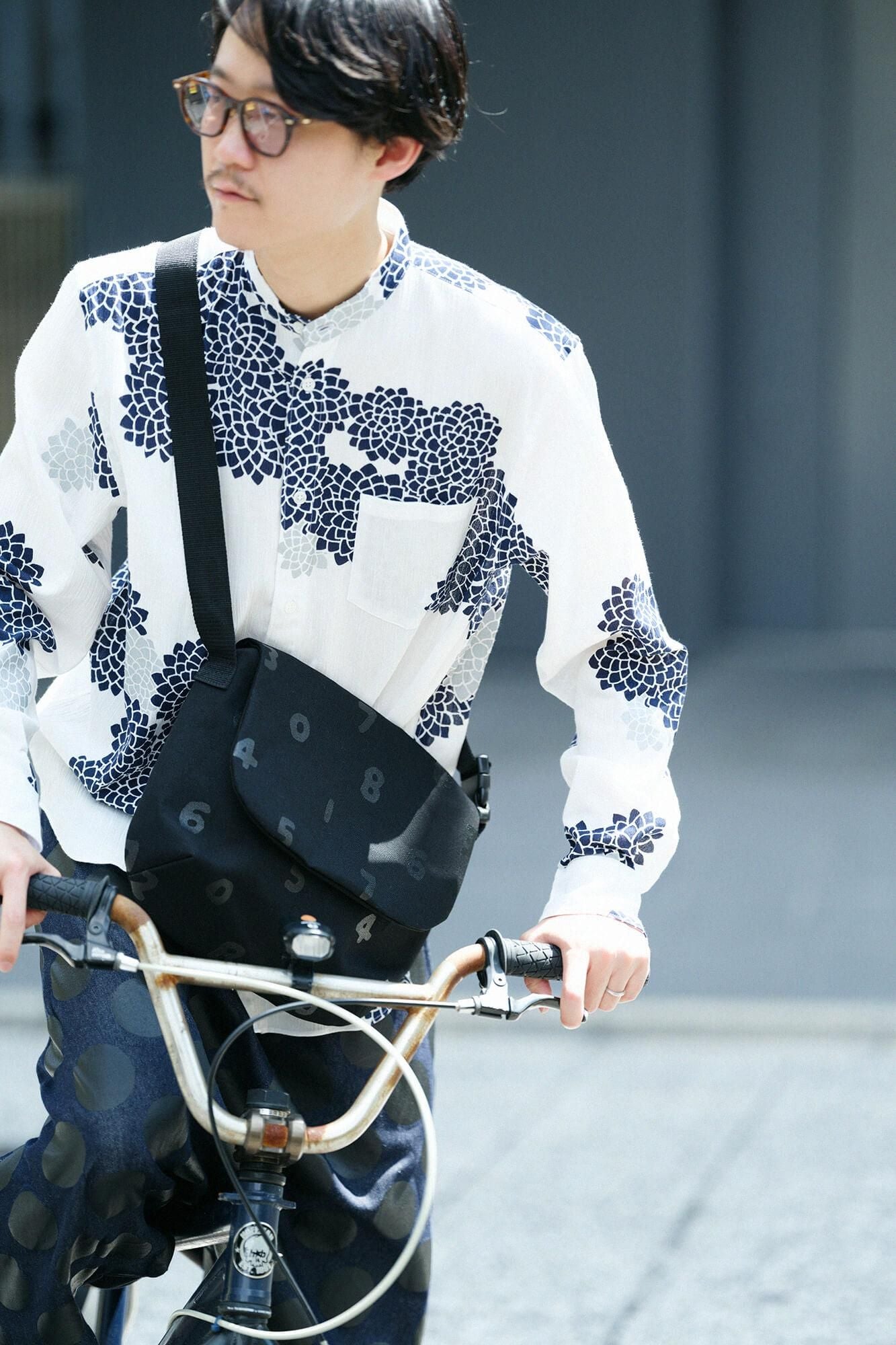 高島縮 20/20 スタンドカラーシャツ／雲間（くもま）に菊